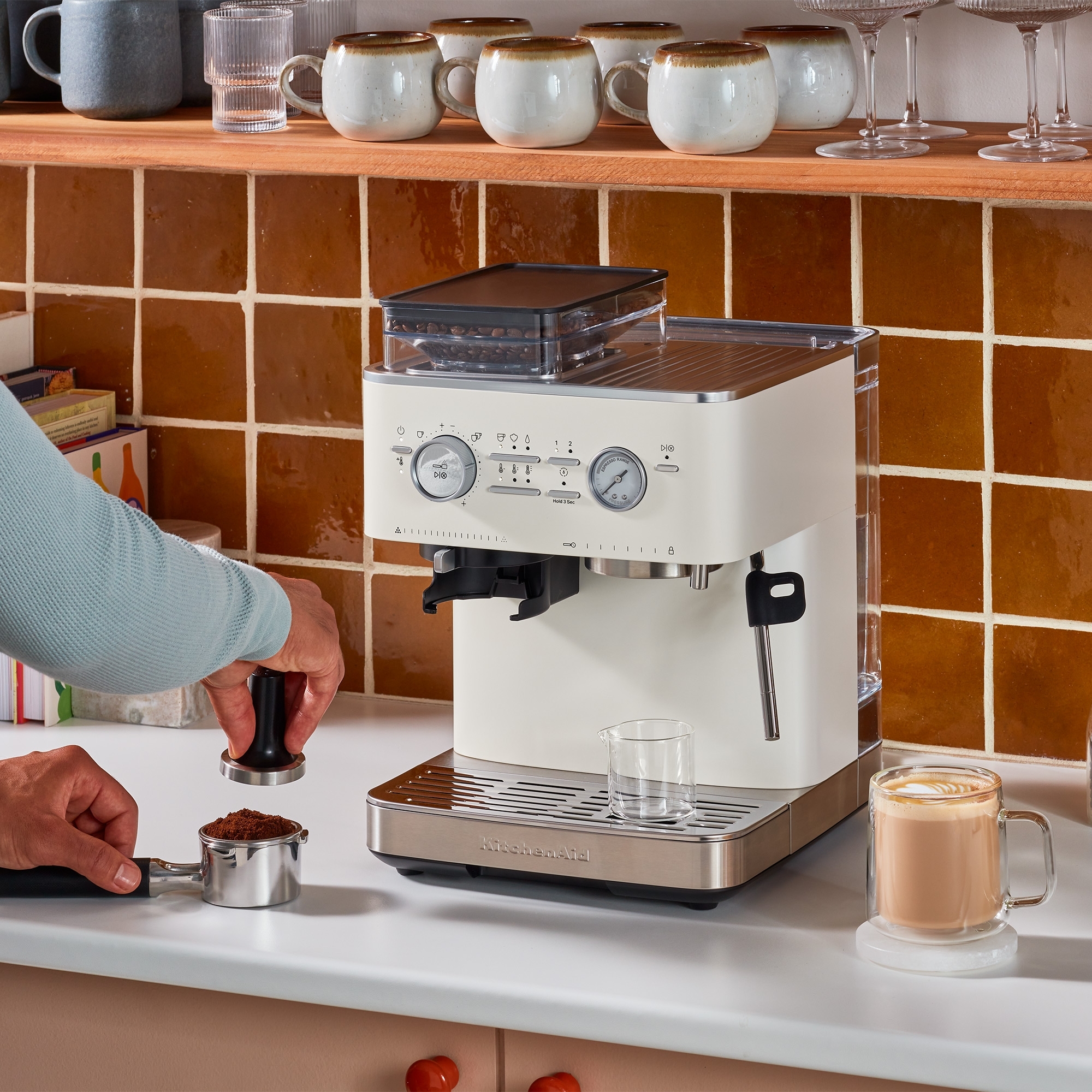 KitchenAid - Semi-automatic espresso machine with coffee grinder - Porcelain White KitchenAid - Semi-automatic espresso machine with coffee grinder - Porcelain White