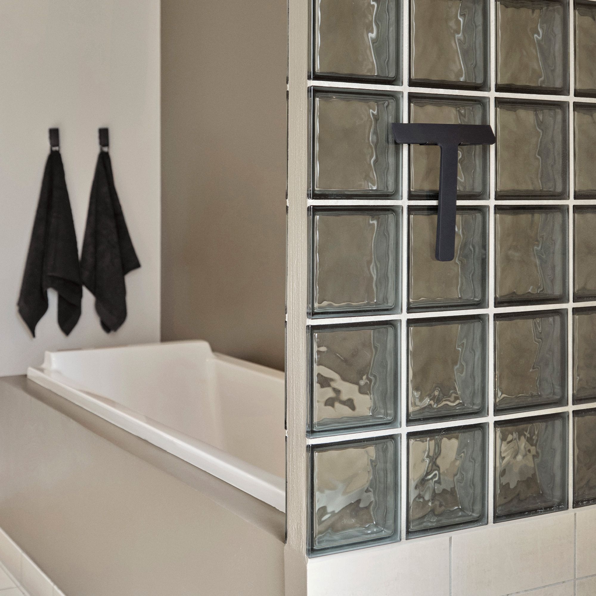 Zone - Ume Duschabzieher - Black