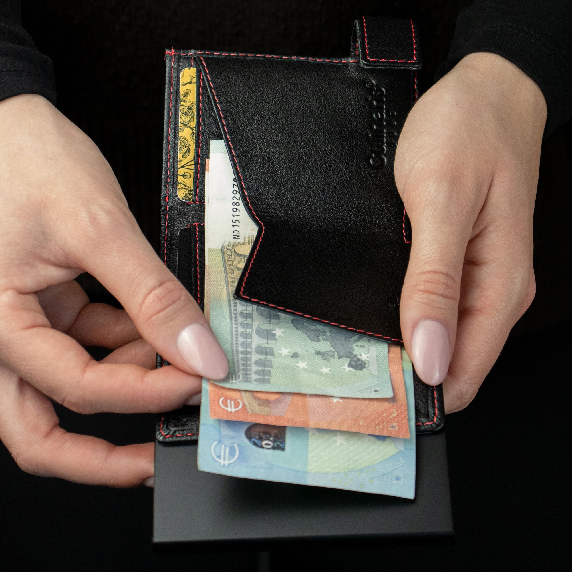 Card Case with Coin Pocket, black-red | Culinaris