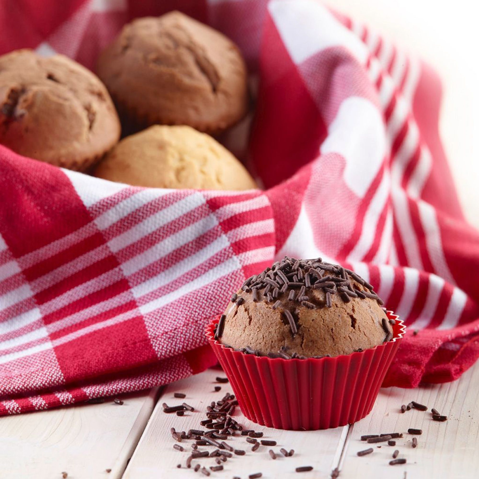 Westmark - 6 silicone muffin moulds, ø 7 cm, red Westmark - 6 silicone muffin moulds, ø 7 cm, red