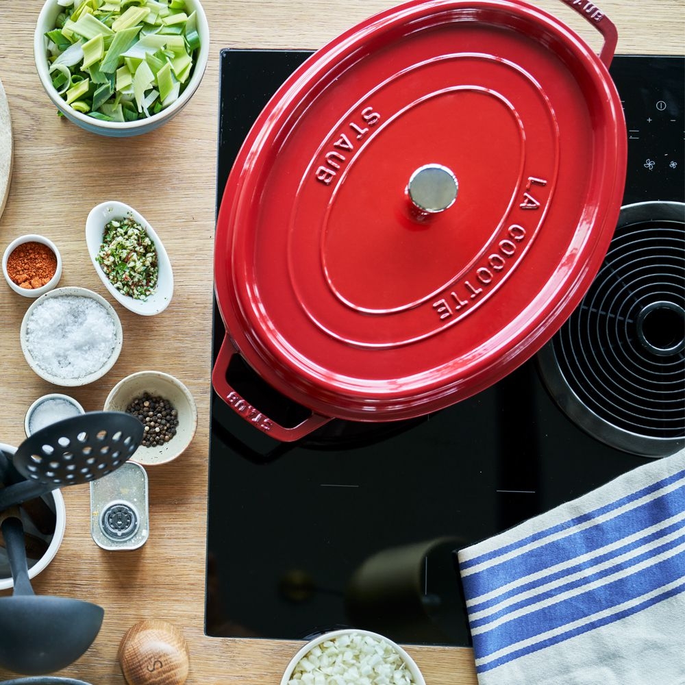 STAUB - Cocotte | oval | 29 cm | kirschrot
