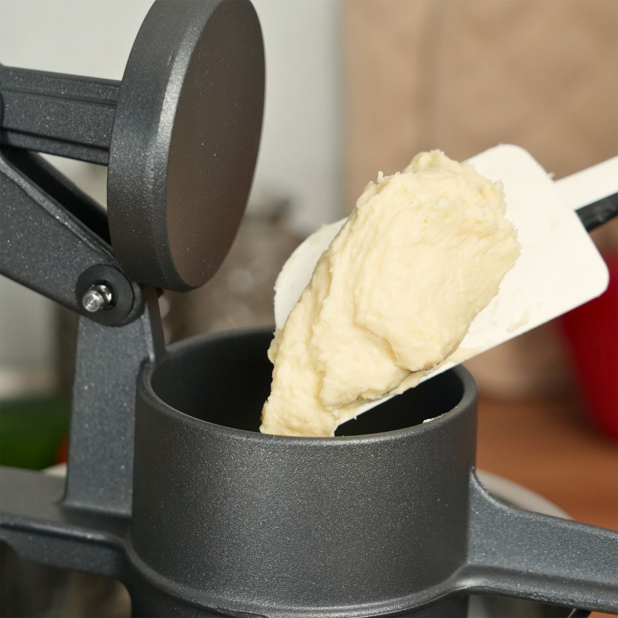 Westmark - Spätzle/Potato press »Spätzlepress«, round hole, Black Edition