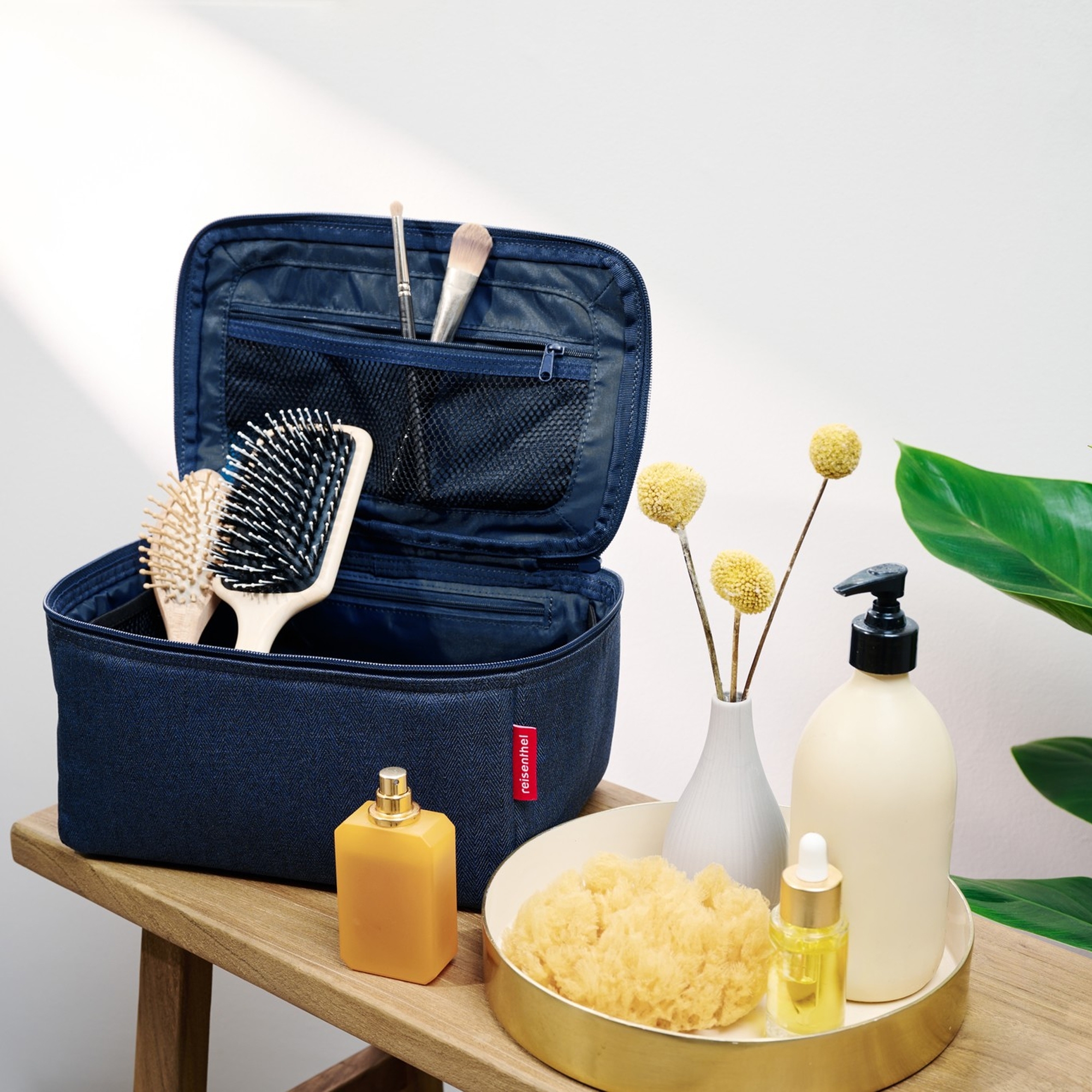 reisenthel - beautycase - herringbone dark blue reisenthel - beautycase - herringbone dark blue