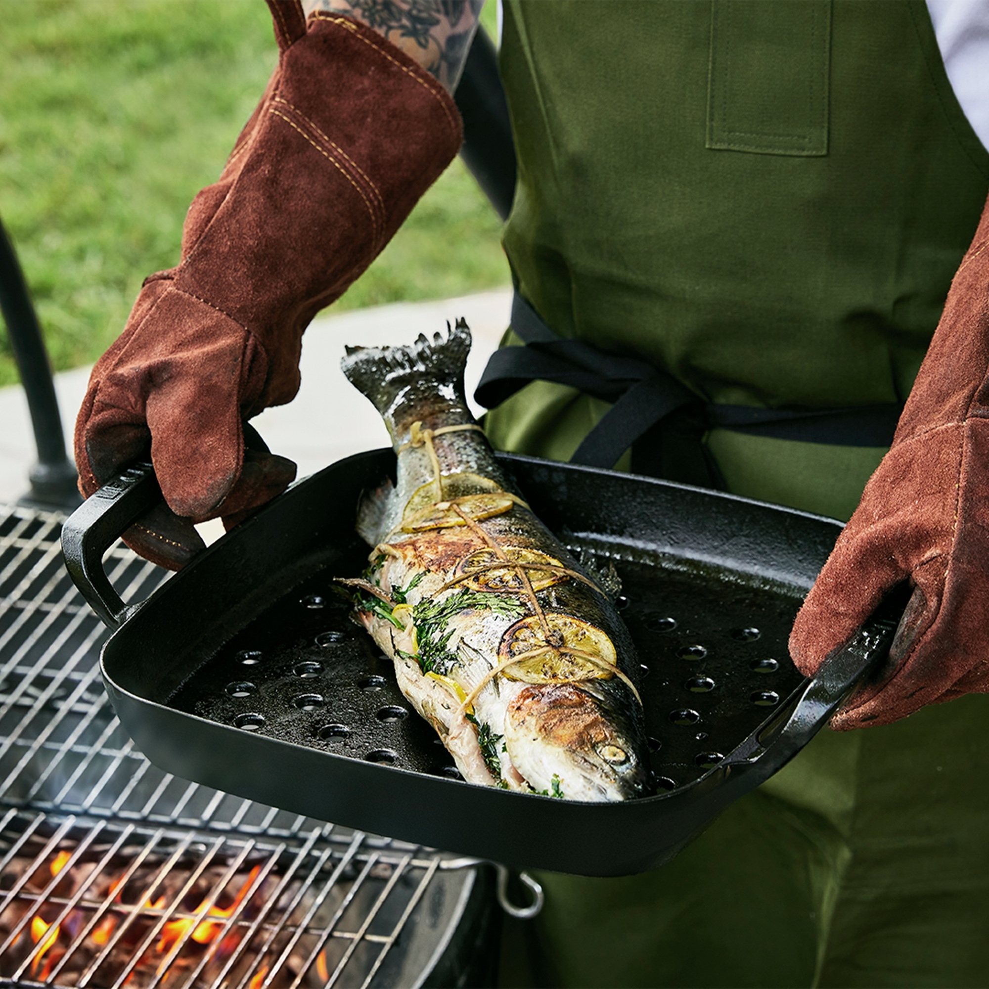 Le Creuset - Grill basket square 30 cm - black matt - BBQ Outdoor Le Creuset - Grill basket square 30 cm - black matt - BBQ Outdoor