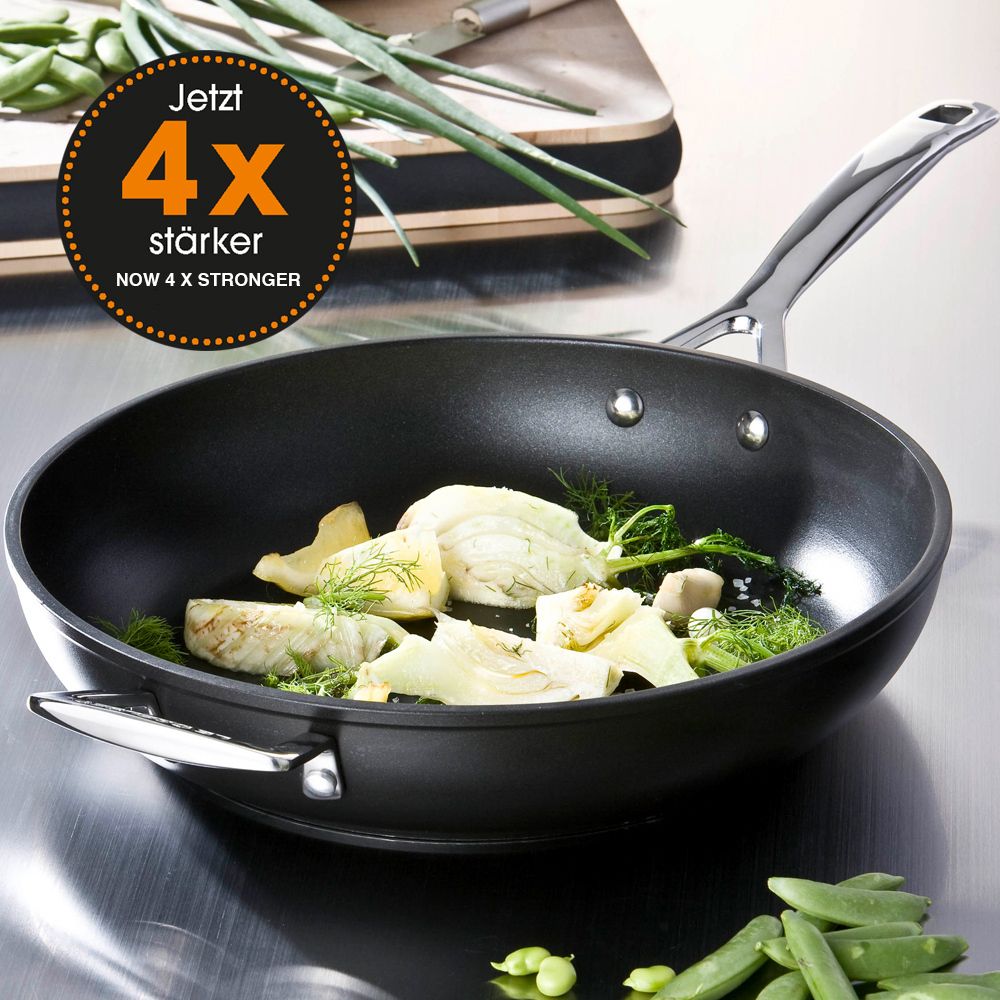 Le Creuset - Aluminum non-stick pans set - 24/ 28 cm Le Creuset - Aluminum non-stick pans set - 24/ 28 cm