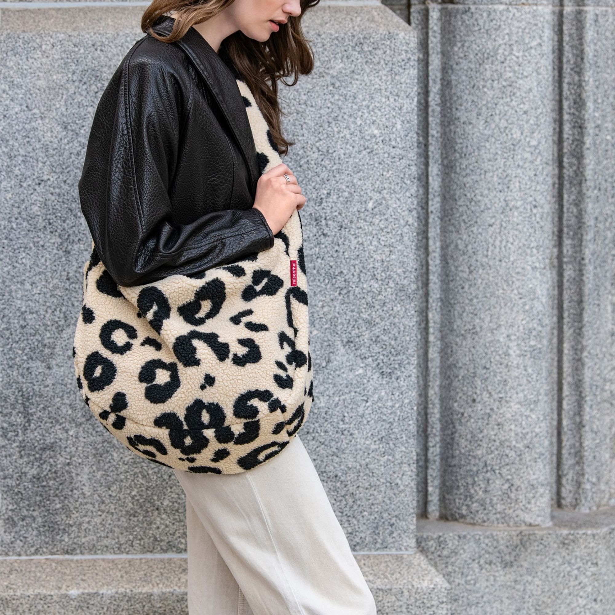 reisenthel - moonbag - teddy leo cream