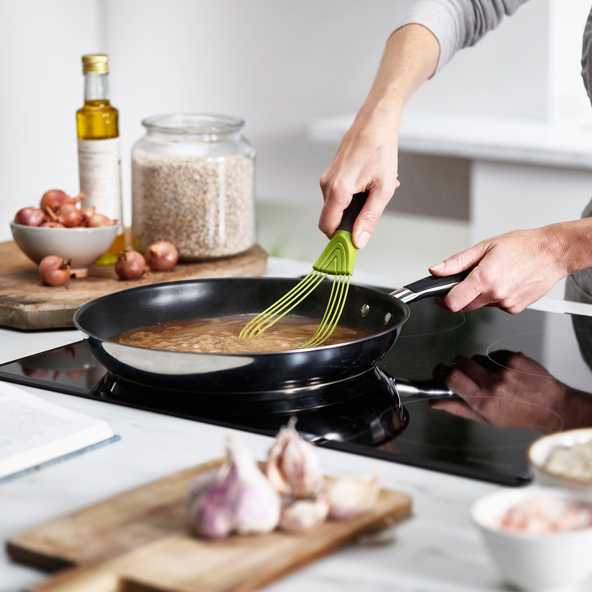 Joseph Joseph - Twist™ 2-in-1 Whisk Green