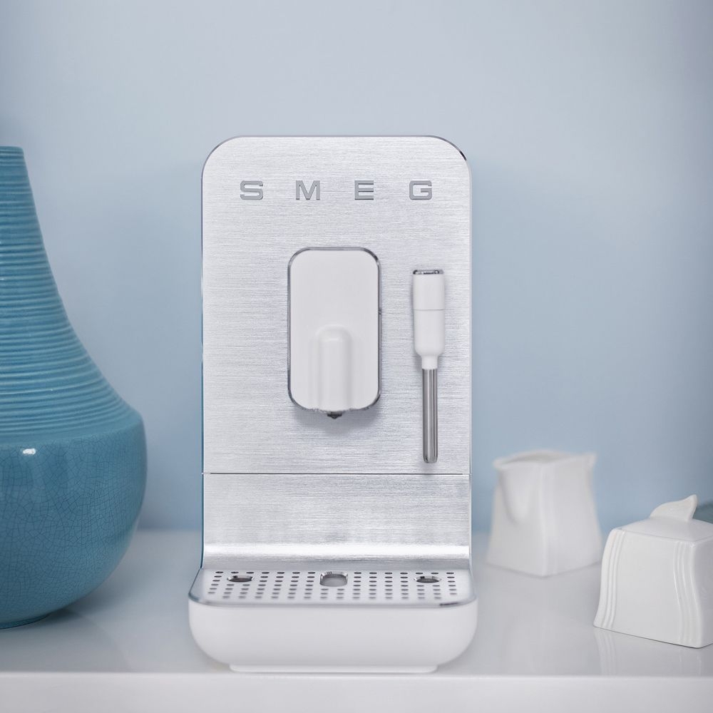 Smeg - Fully automatic coffee machine with steam function - White Smeg - Fully automatic coffee machine with steam function - White