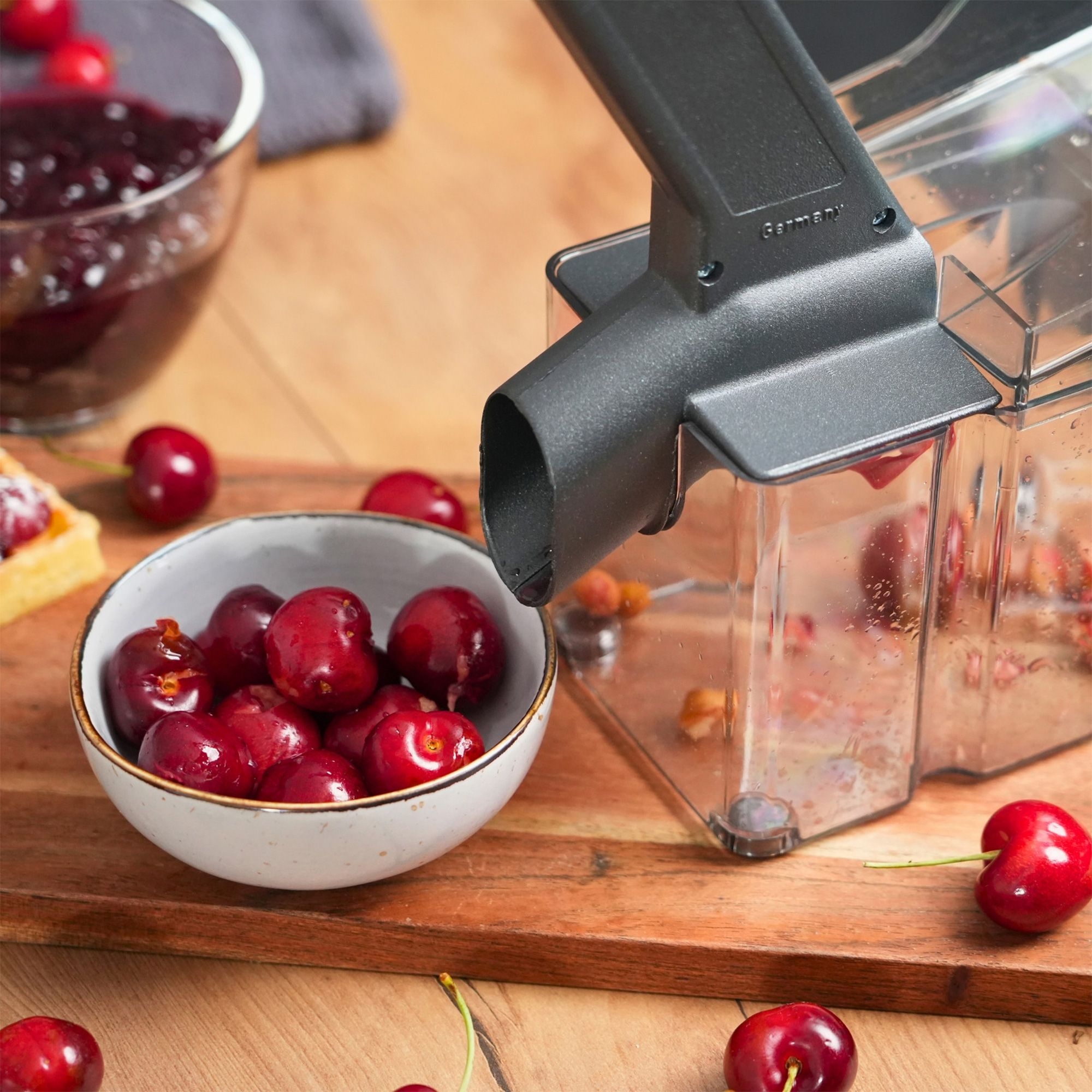Westmark - Cherry stoner »Kirschomat« Black Edition