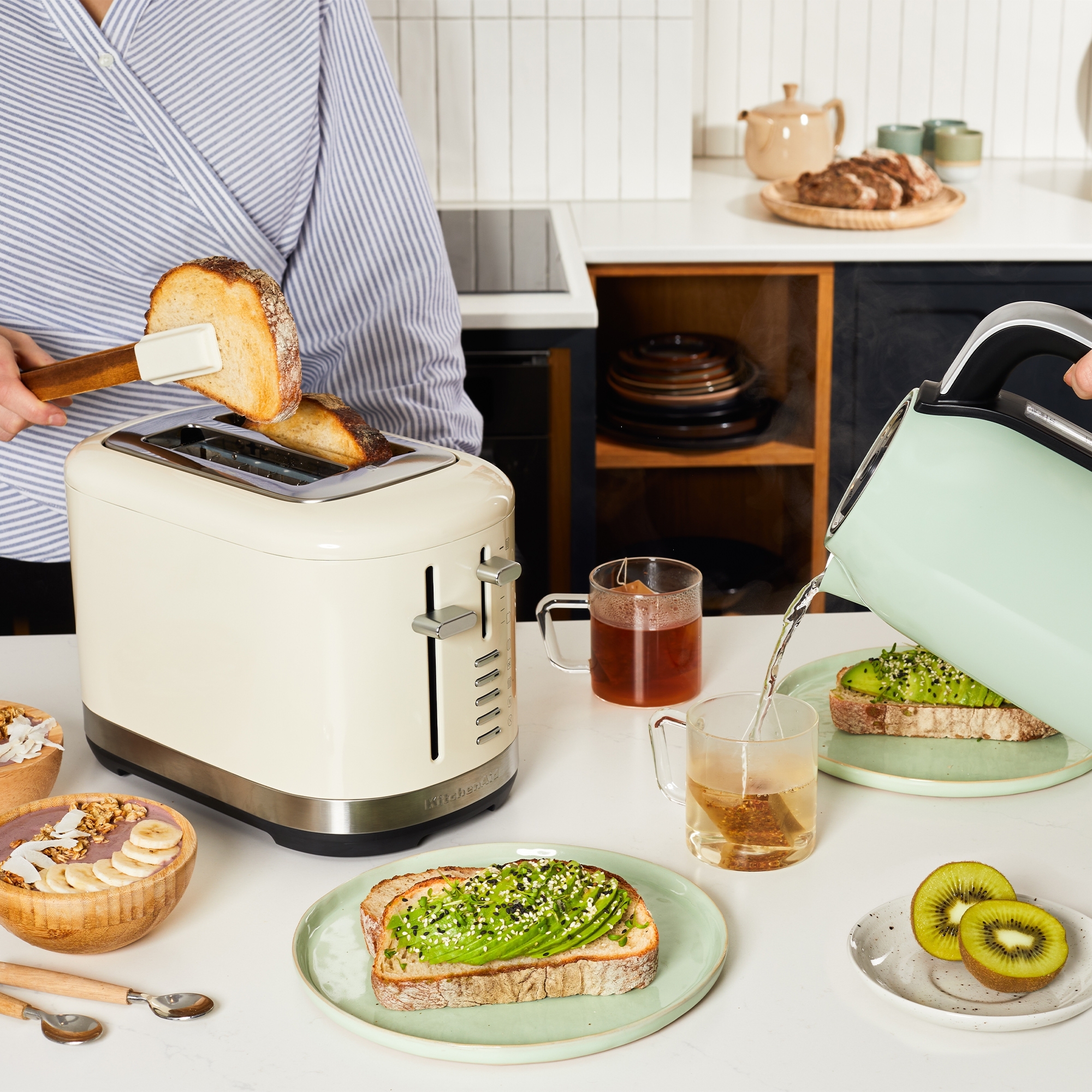 KitchenAid - Toaster with manual operation for 2 slices - Creme KitchenAid - Toaster with manual operation for 2 slices - Creme