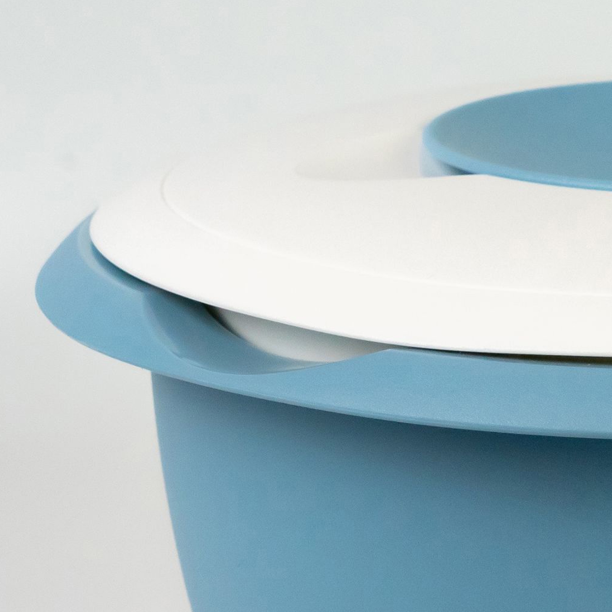 Westmark - Mixing bowl with two-part lid 3.5 l - Blue/White