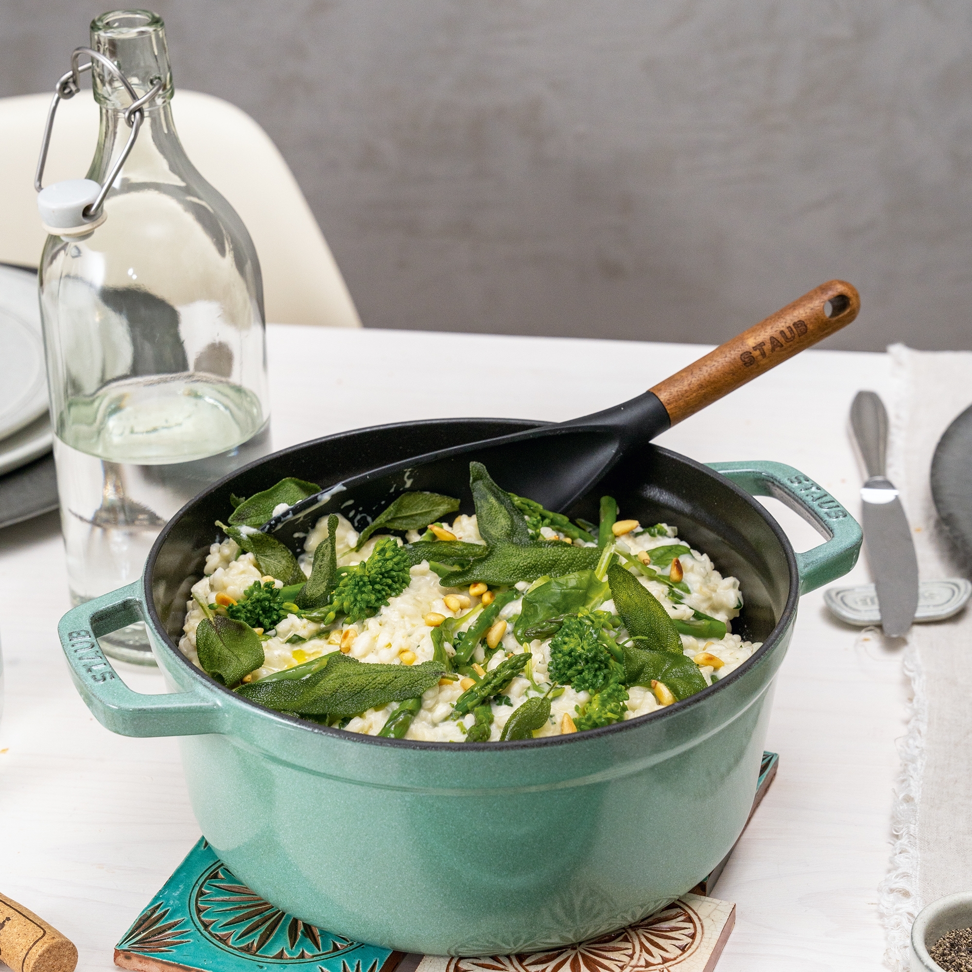 Gusseisen Bräter Zimtfarben 3,45 L STAUB Cocotte Kürbis 24 Cm – Gusseisen- Bräter, Zimtfarben, Für Induktion & Backofen
