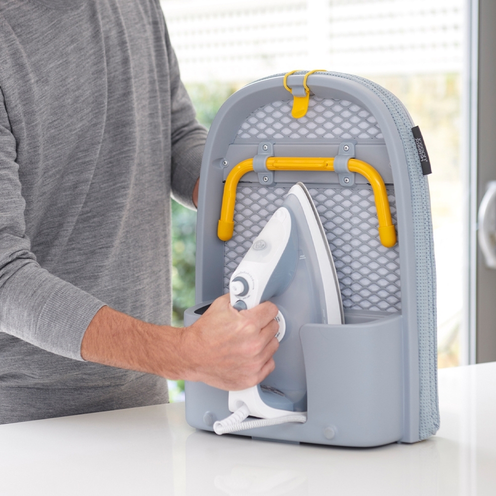 Joseph Joseph - Pocket™ faltbares Tischbügelbrett - Grau/Gelb Joseph Joseph - Pocket™ faltbares Tischbügelbrett - Grau/Gelb