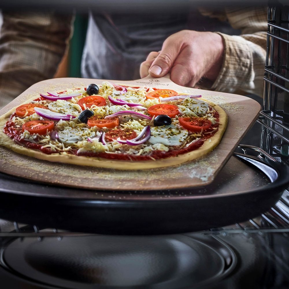 Emile Henry - Pizzaschieber aus Holz