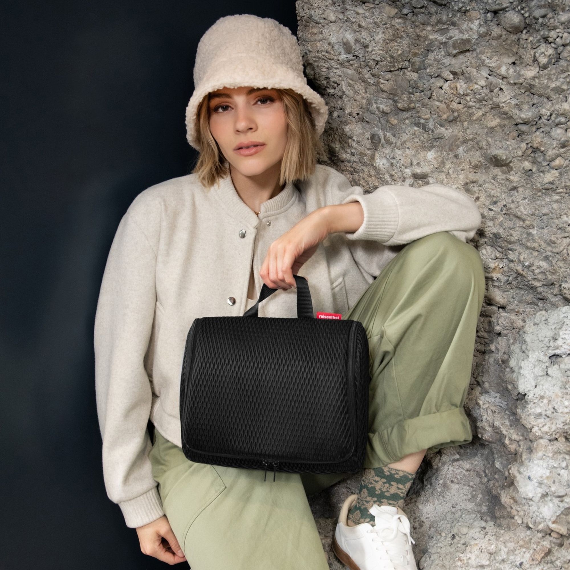 reisenthel - toiletbag XL - mesh black reisenthel - toiletbag XL - mesh black