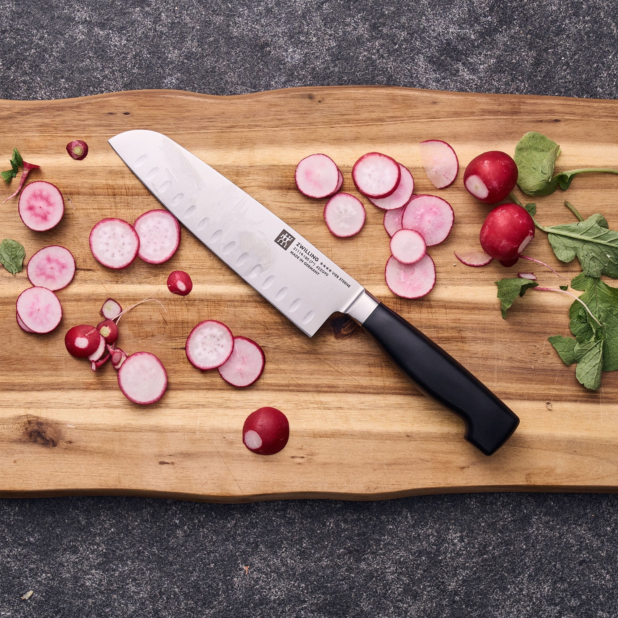 ZWILLING - Santoku mit Kullen | Vier Sterne | 18 cm ZWILLING - Santoku mit Kullen | Vier Sterne | 18 cm