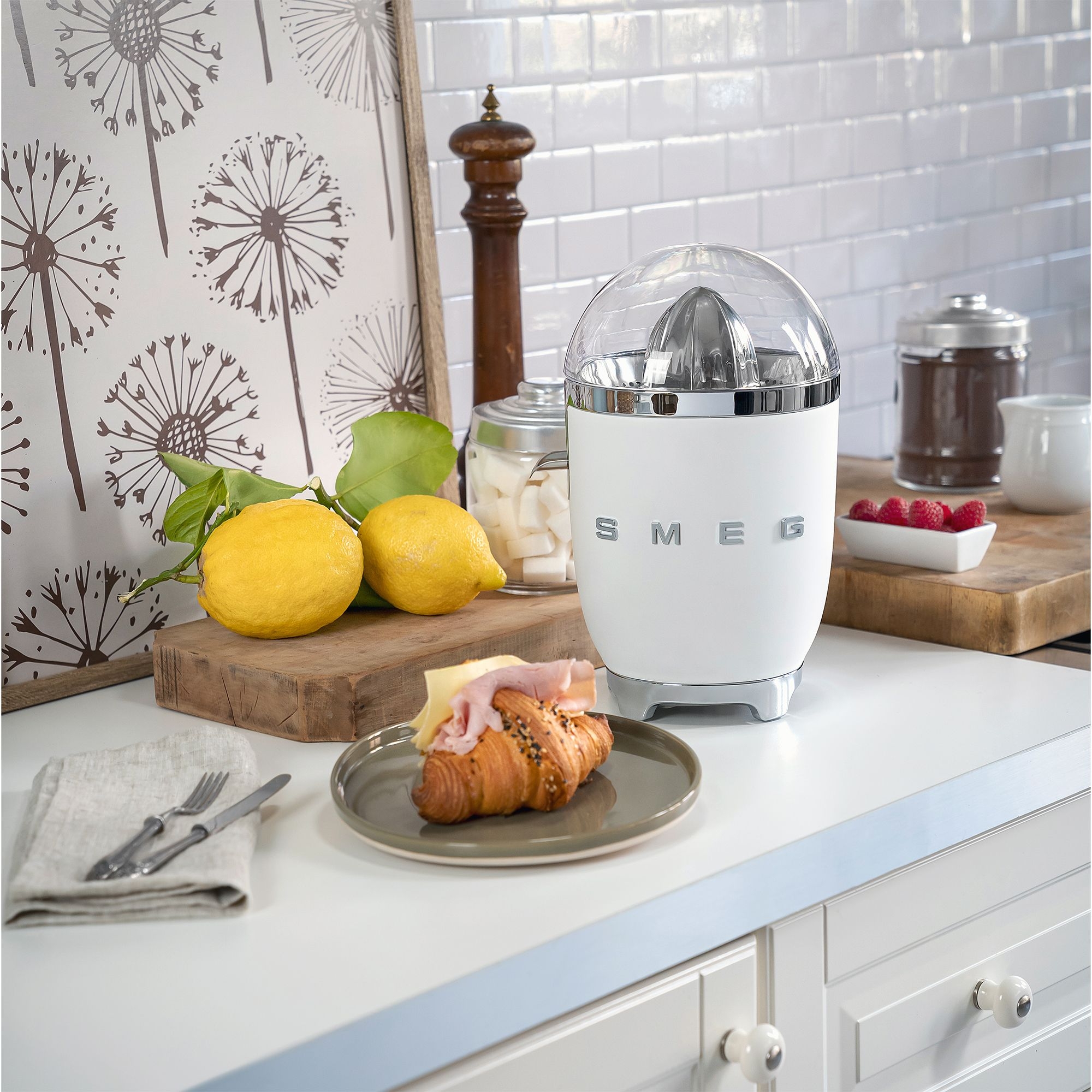 Smeg - juicer - design line style The 50 ° years - White Smeg - juicer - design line style The 50 ° years - White