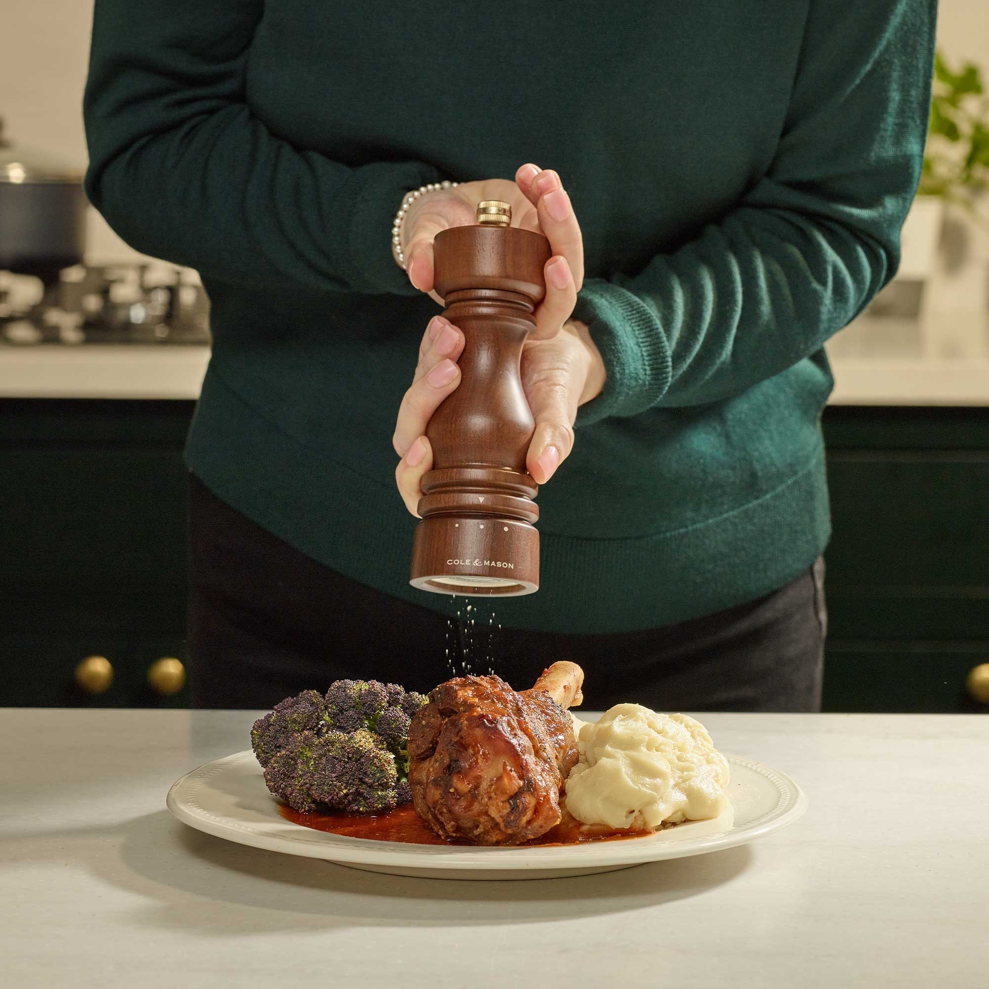 COLE & MASON - London Pepper and Salt Mill Set Walnut