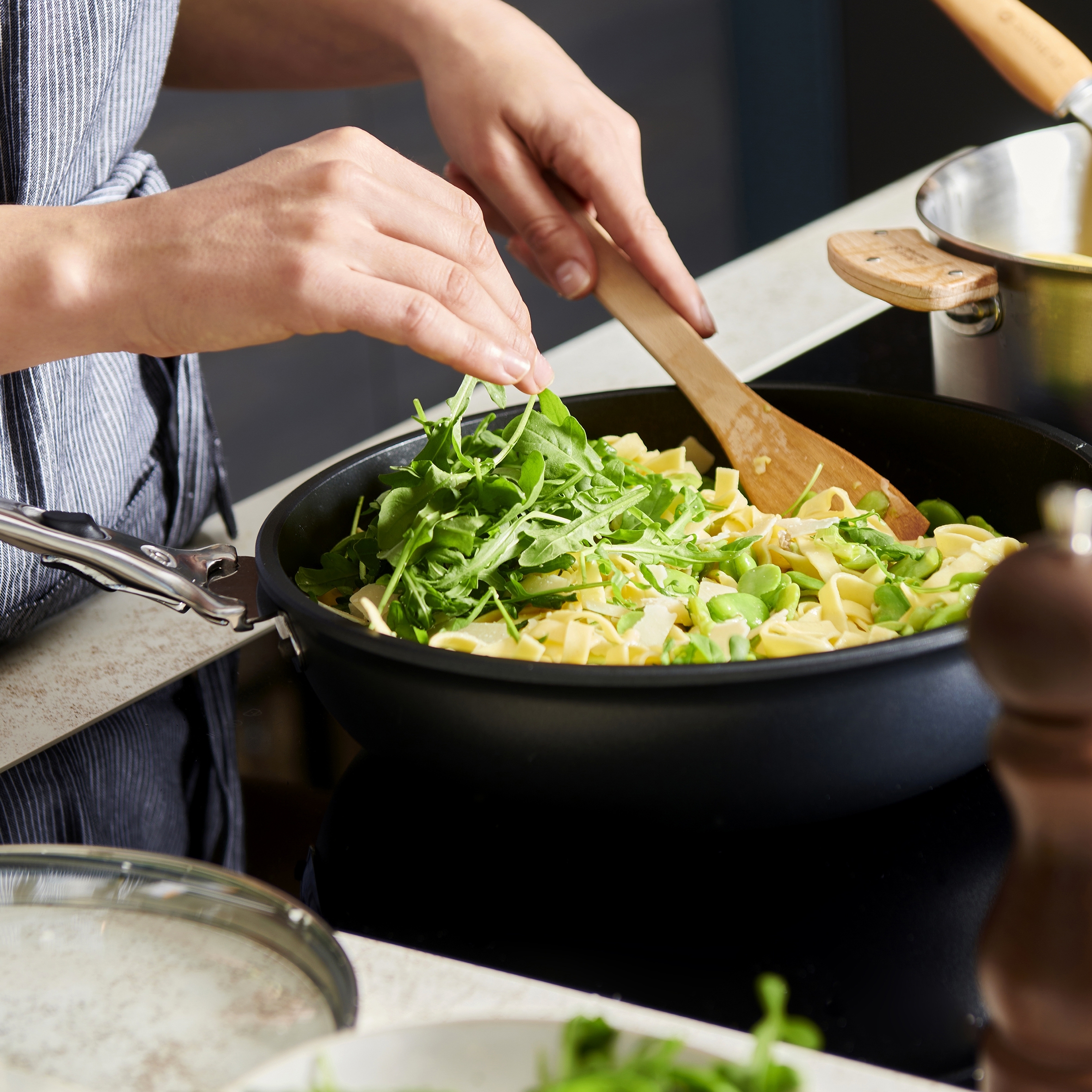 de Buyer - Non-stick Sauté Pan in 2 Sizes - CHOC EXTREME LOQI de Buyer - Non-stick Sauté Pan in 2 Sizes - CHOC EXTREME LOQI