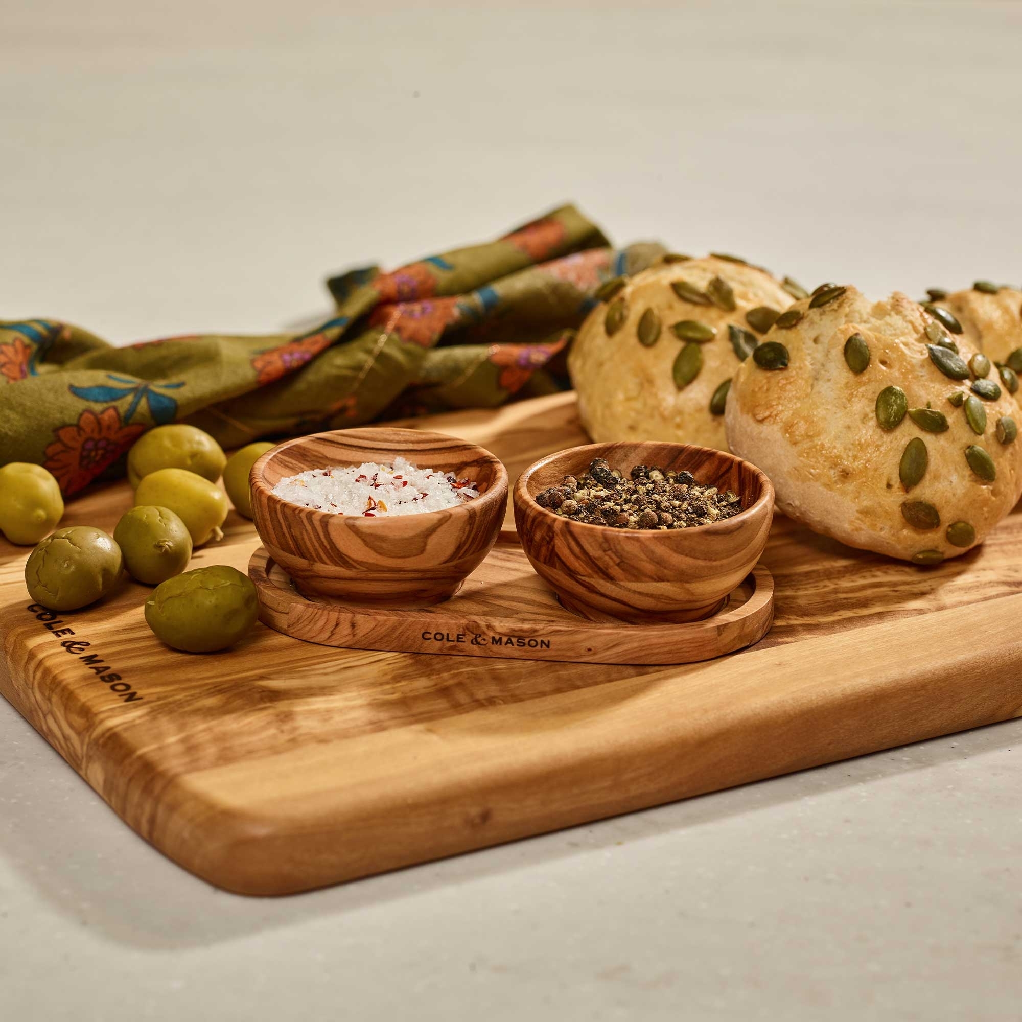 COLE & MASON - Portobello Gewürzschalen mit Untersetzer | Olivenholz