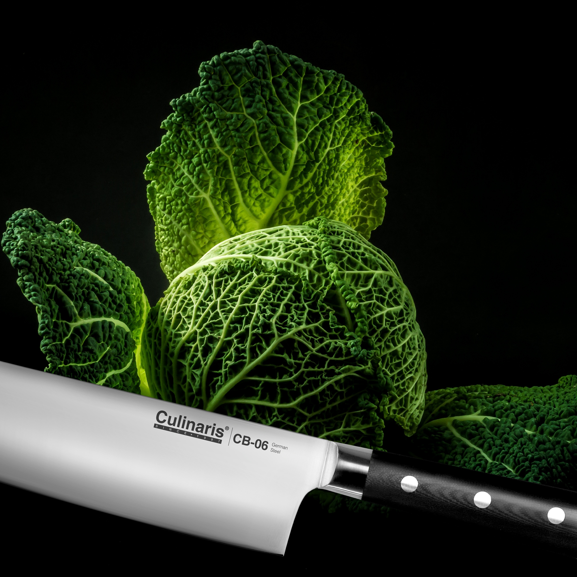 Culinaris Nakiri Black Series CB-06 with savoy cabbage