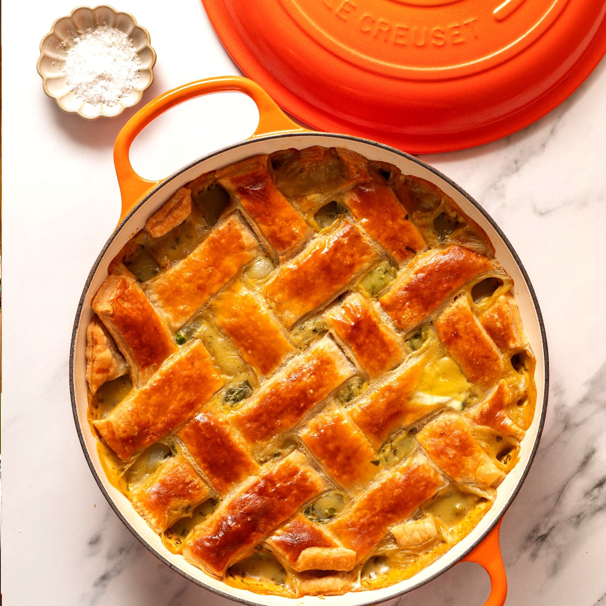 Le Creuset - Signature roasting pan round 20 cm - FLAMME DORÉE Le Creuset - Signature roasting pan round 20 cm - FLAMME DORÉE