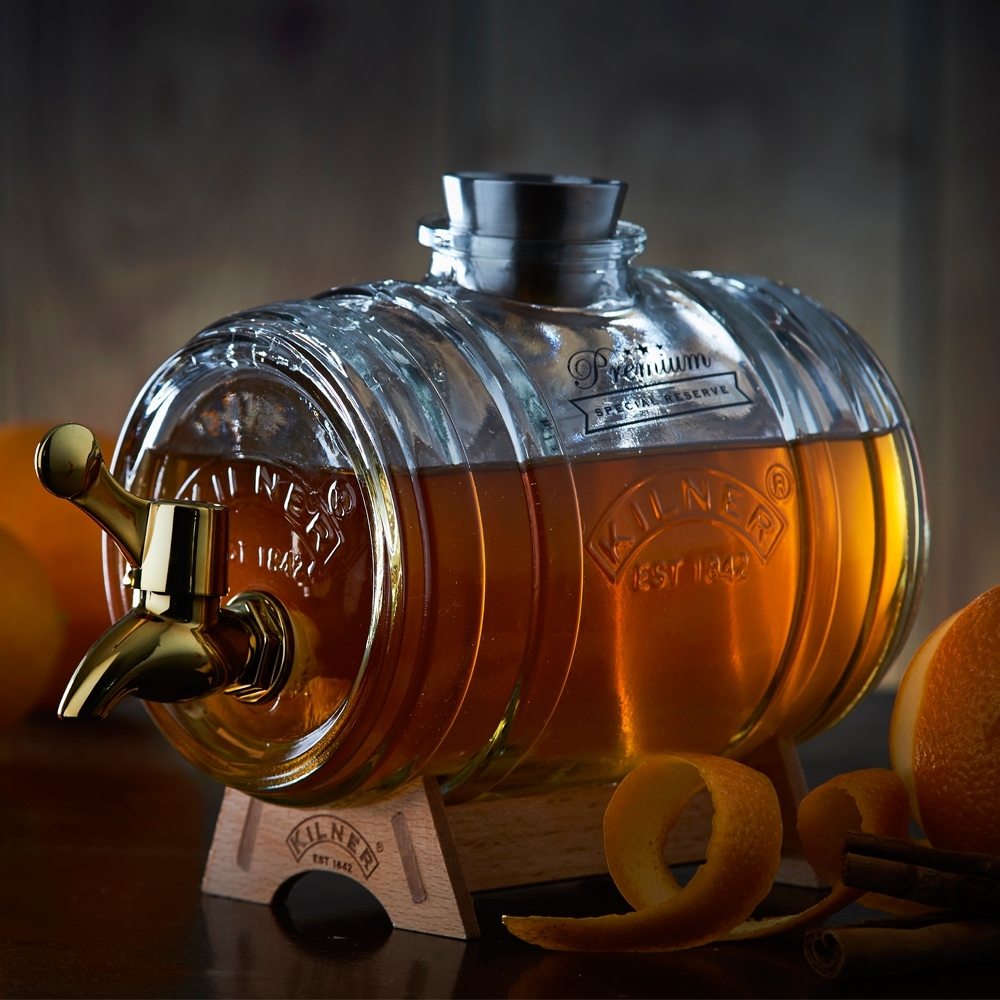 Kilner - Beverage dispenser with tap, measuring cup and wooden stand - 3.5 L Kilner - Beverage dispenser with tap, measuring cup and wooden stand - 3.5 L