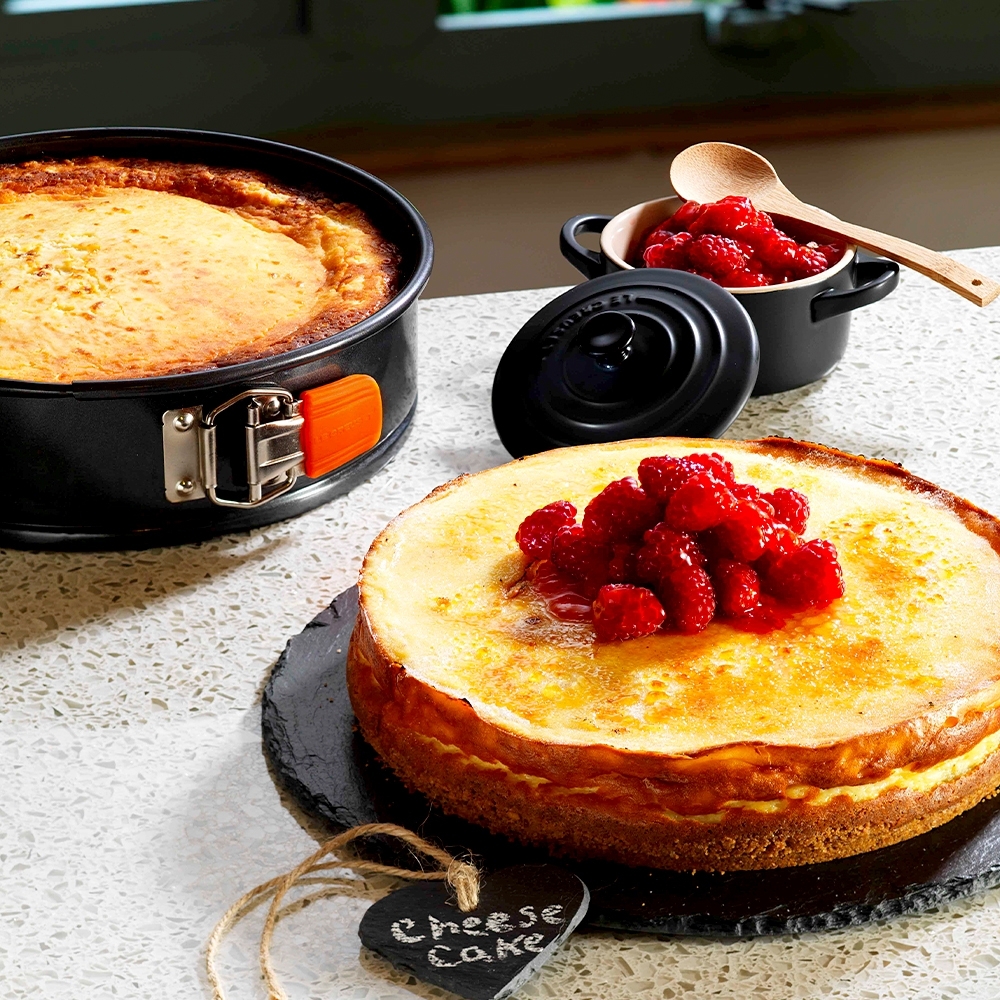 Le Creuset - Springform Round - In 4 Sizes