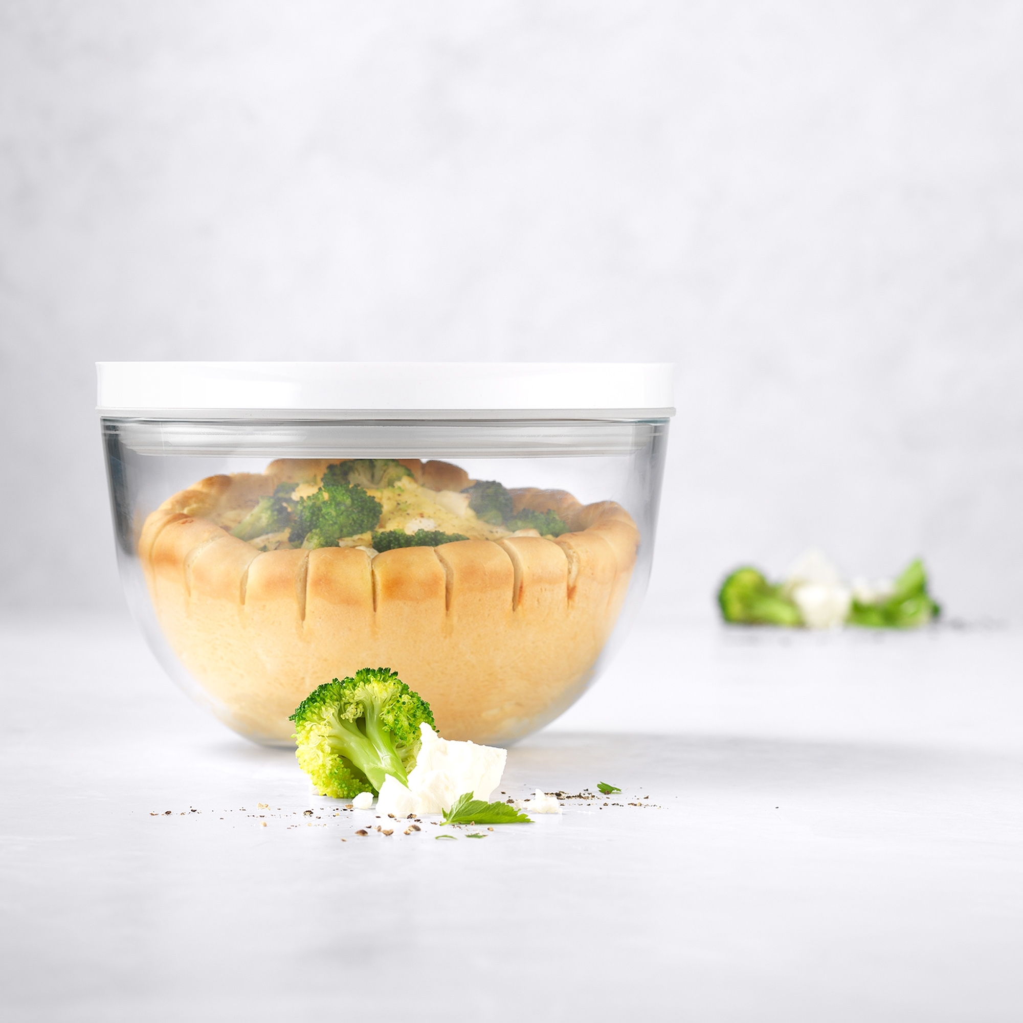 Brokkoli-Quiche in Glasbehälter mit Deckel