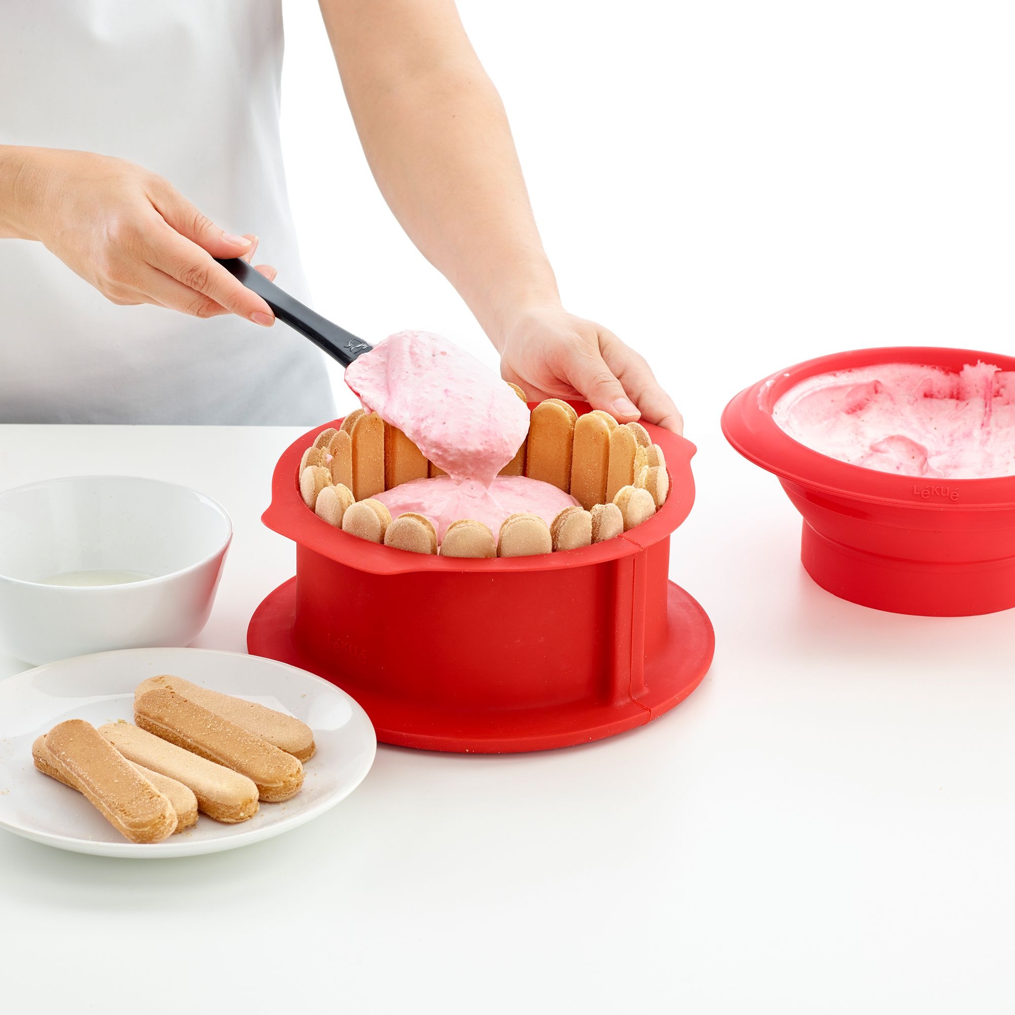 Lékué - Charlotte springform pan with plate, 18 cm red