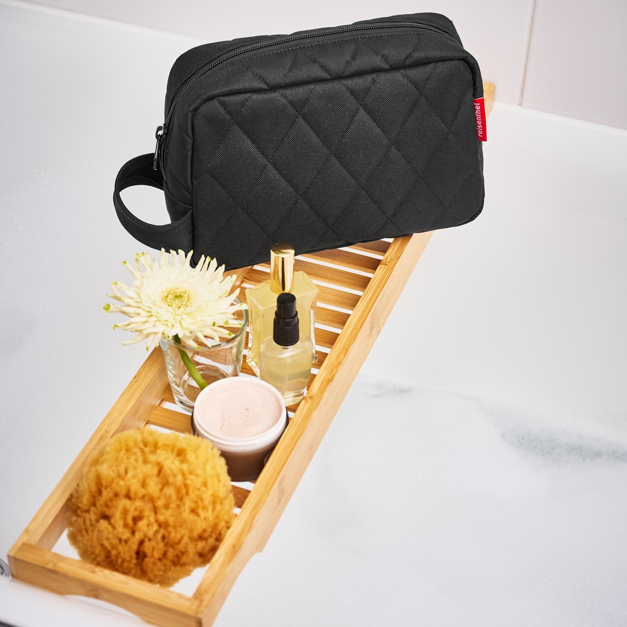 reisenthel - cosmeticpouch M - rhombus black reisenthel - cosmeticpouch M - rhombus black