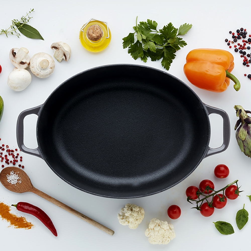 Invicta - Oval Casserole - Cast Iron - Black