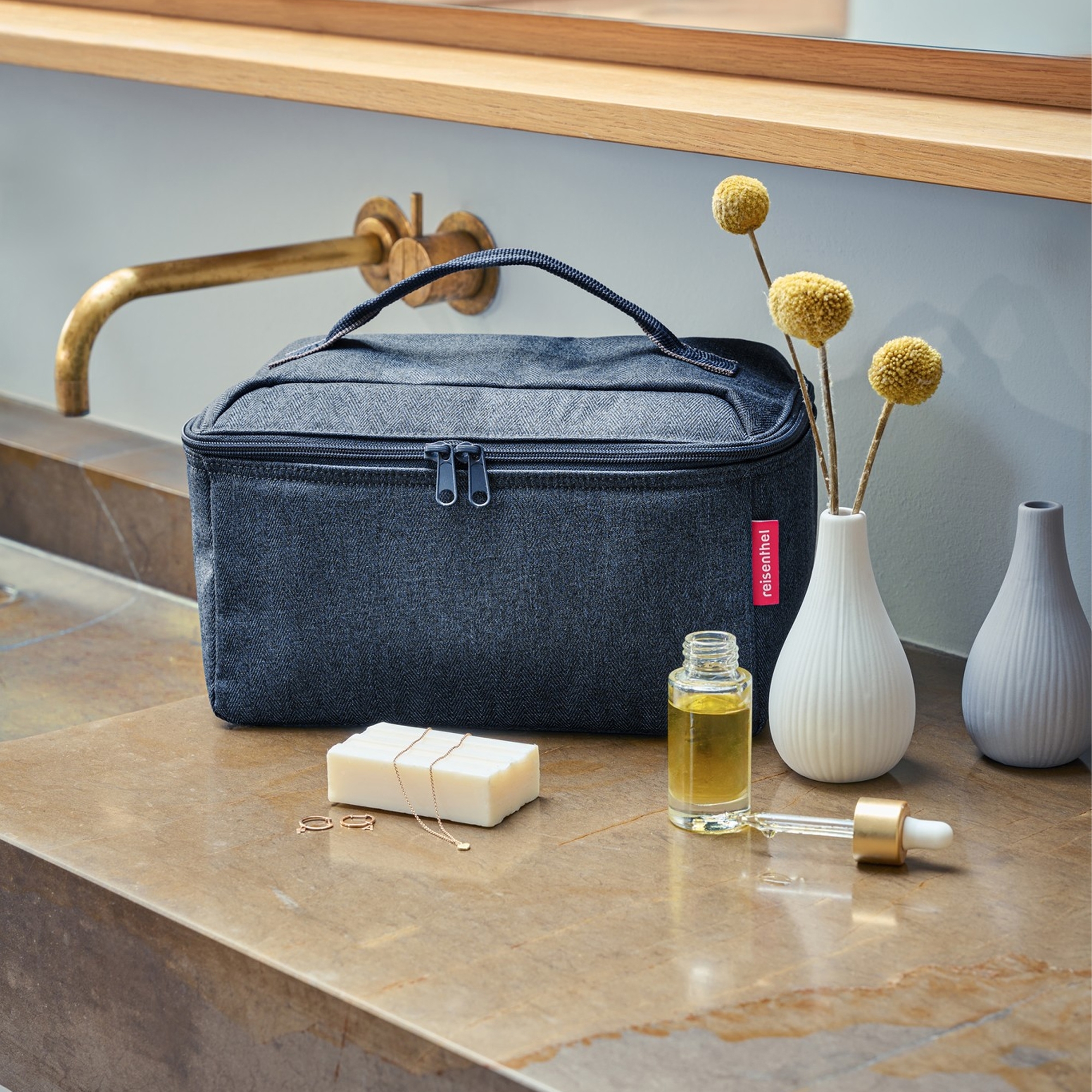 reisenthel - beautycase - herringbone dark blue reisenthel - beautycase - herringbone dark blue