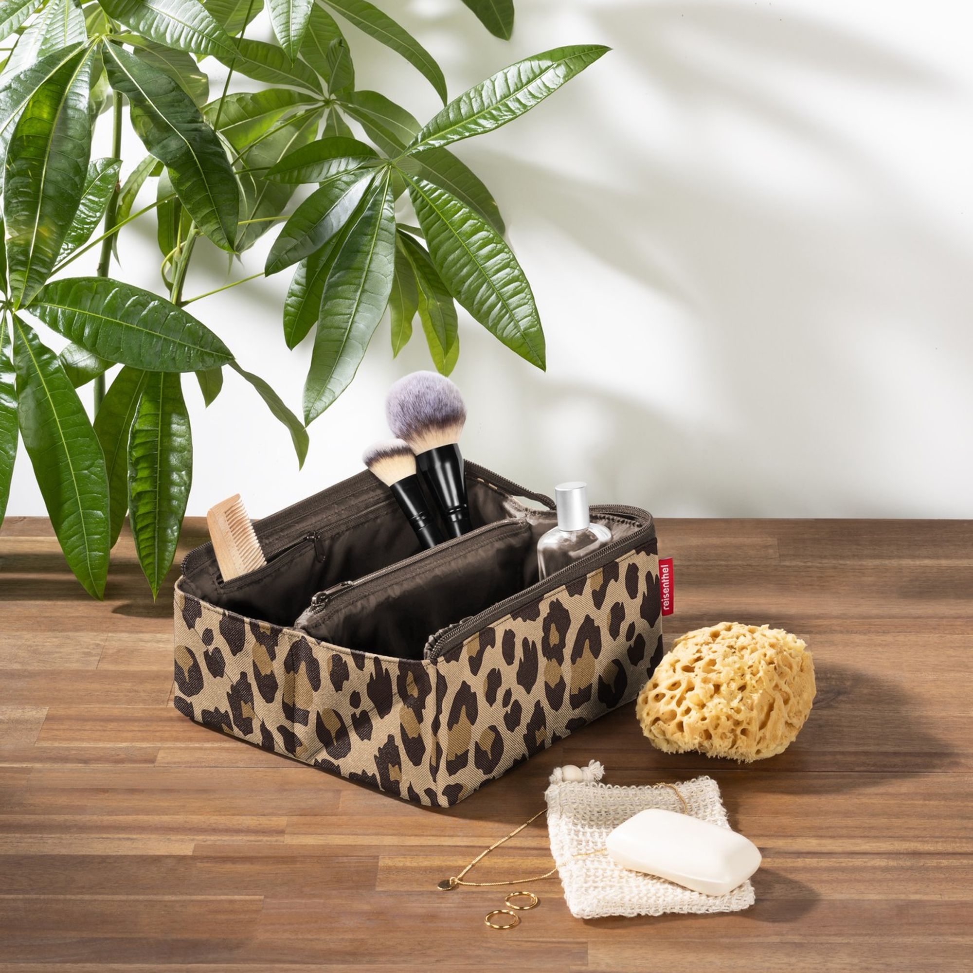 reisenthel - fold case - leo macchiato reisenthel - fold case - leo macchiato