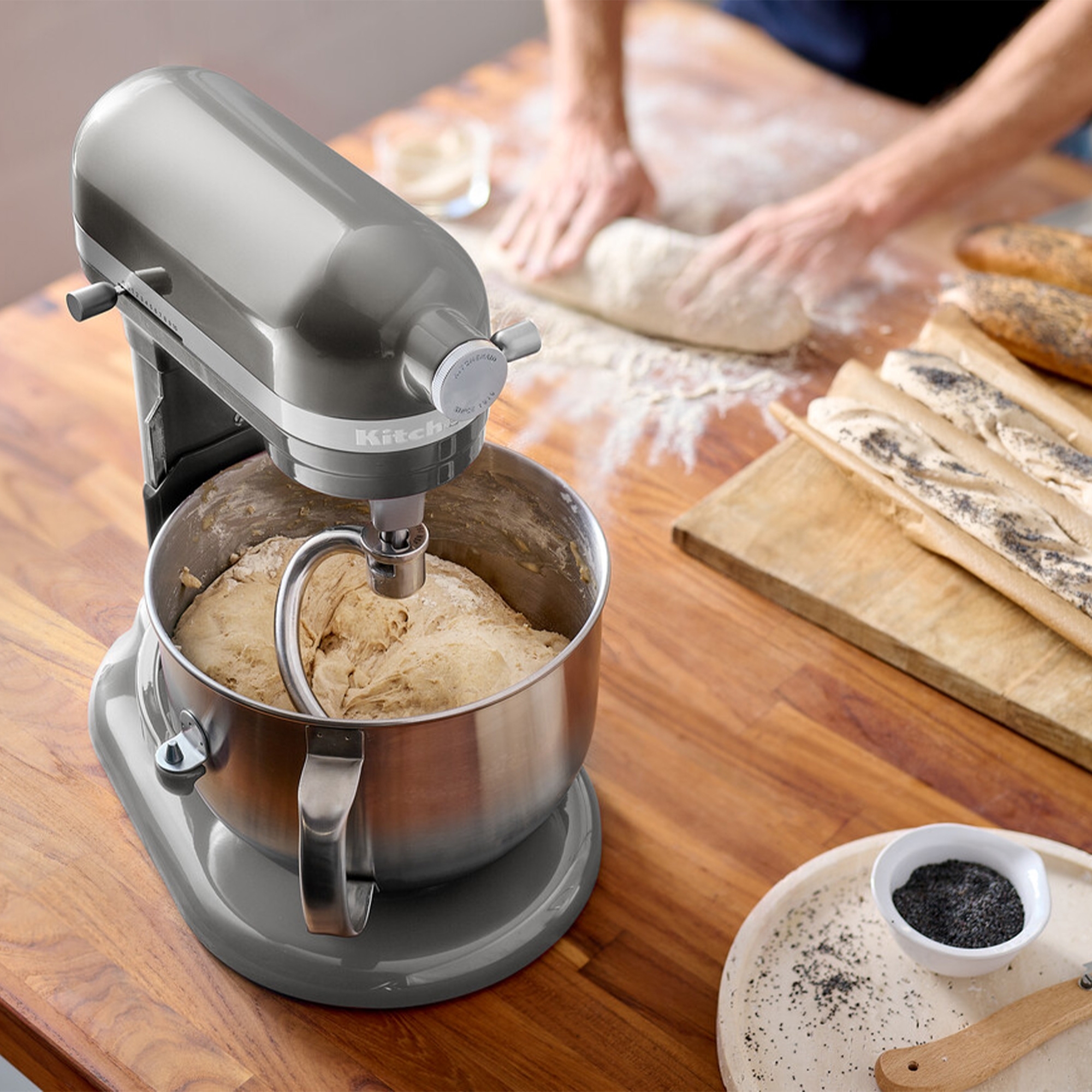 KitchenAid - Set Küchenmaschine 6,6 L + 15 tlg. Küchenhelfer-Set + Rezeptbuch „Patisserie leichtgemacht“ - Kontur Silber