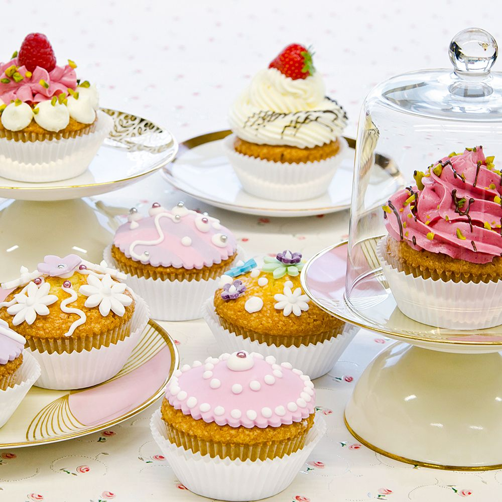 Cupcakes in white Städter paper baking cups, mixed sizes