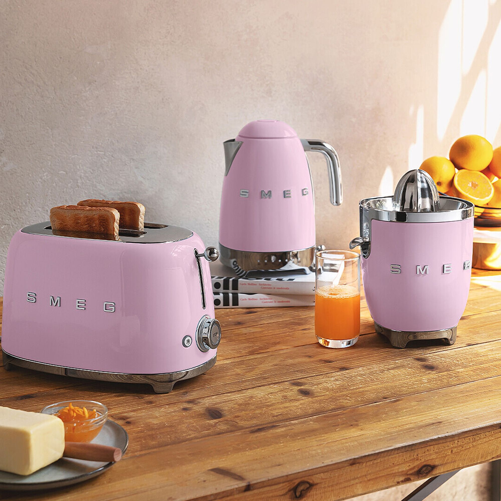 Smeg - 1,7 L Wasserkocher mit regelbarer Temperatureinstellung - Pink Smeg - 1,7 L Wasserkocher mit regelbarer Temperatureinstellung - Pink