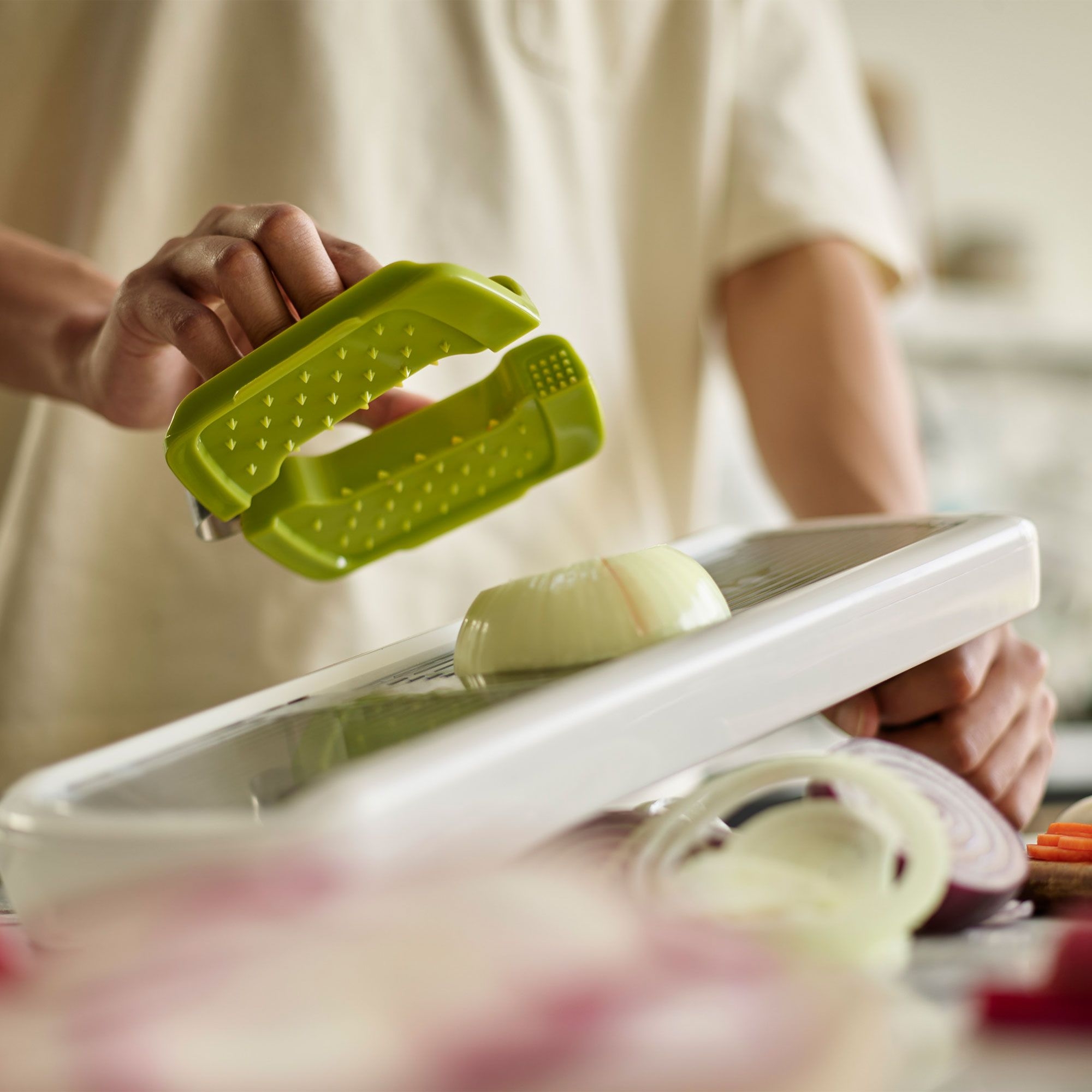 Joseph Joseph - Multi-Grip Vegetable Slicer™ Plus