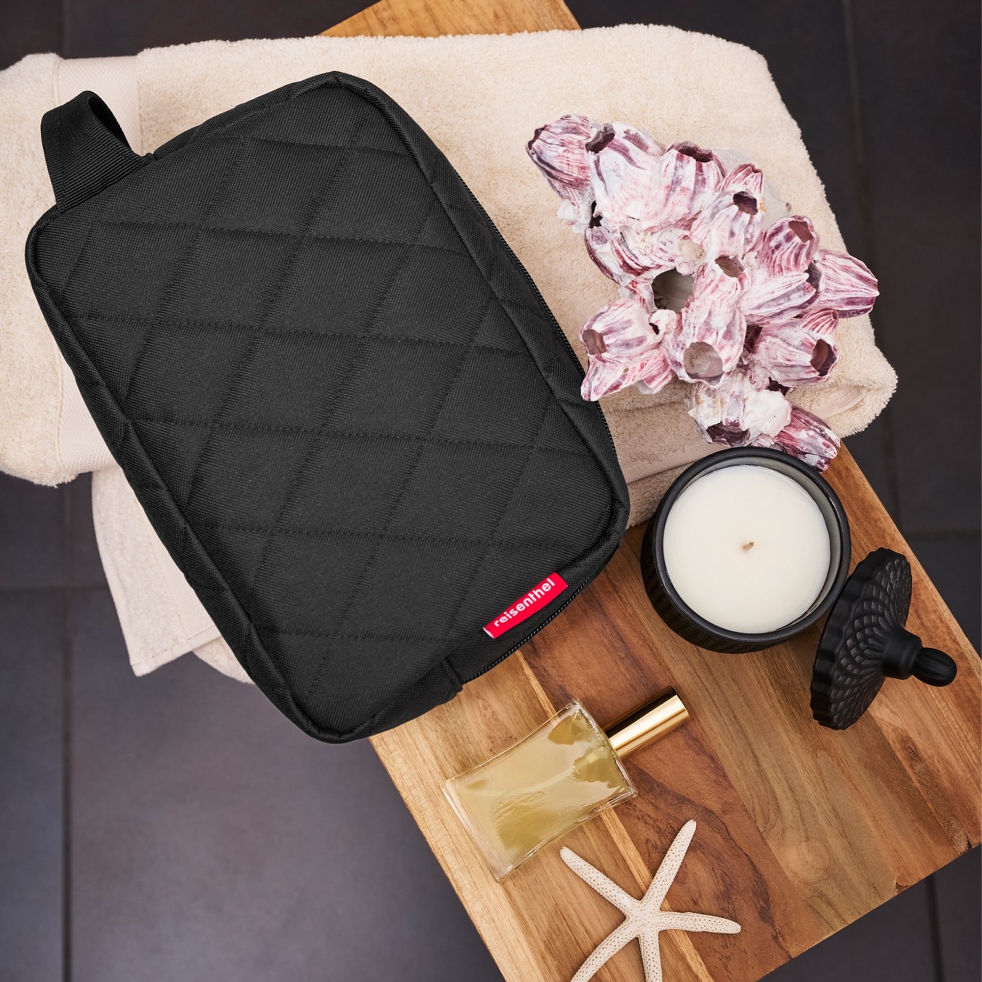 reisenthel - cosmeticpouch M - rhombus black reisenthel - cosmeticpouch M - rhombus black