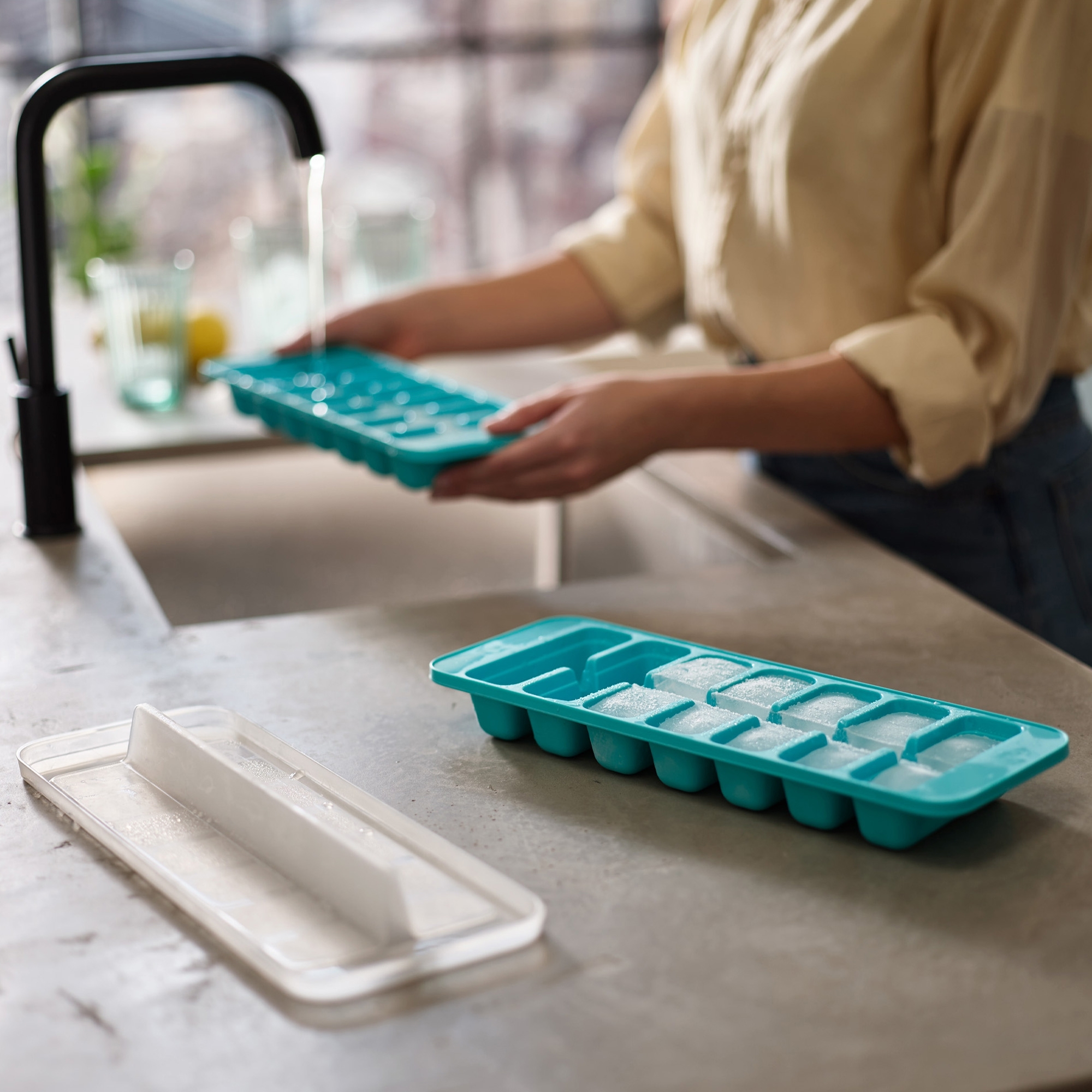 Joseph Joseph - Ice cube tray - Flow Easy-fill - blue Joseph Joseph - Ice cube tray - Flow Easy-fill - blue