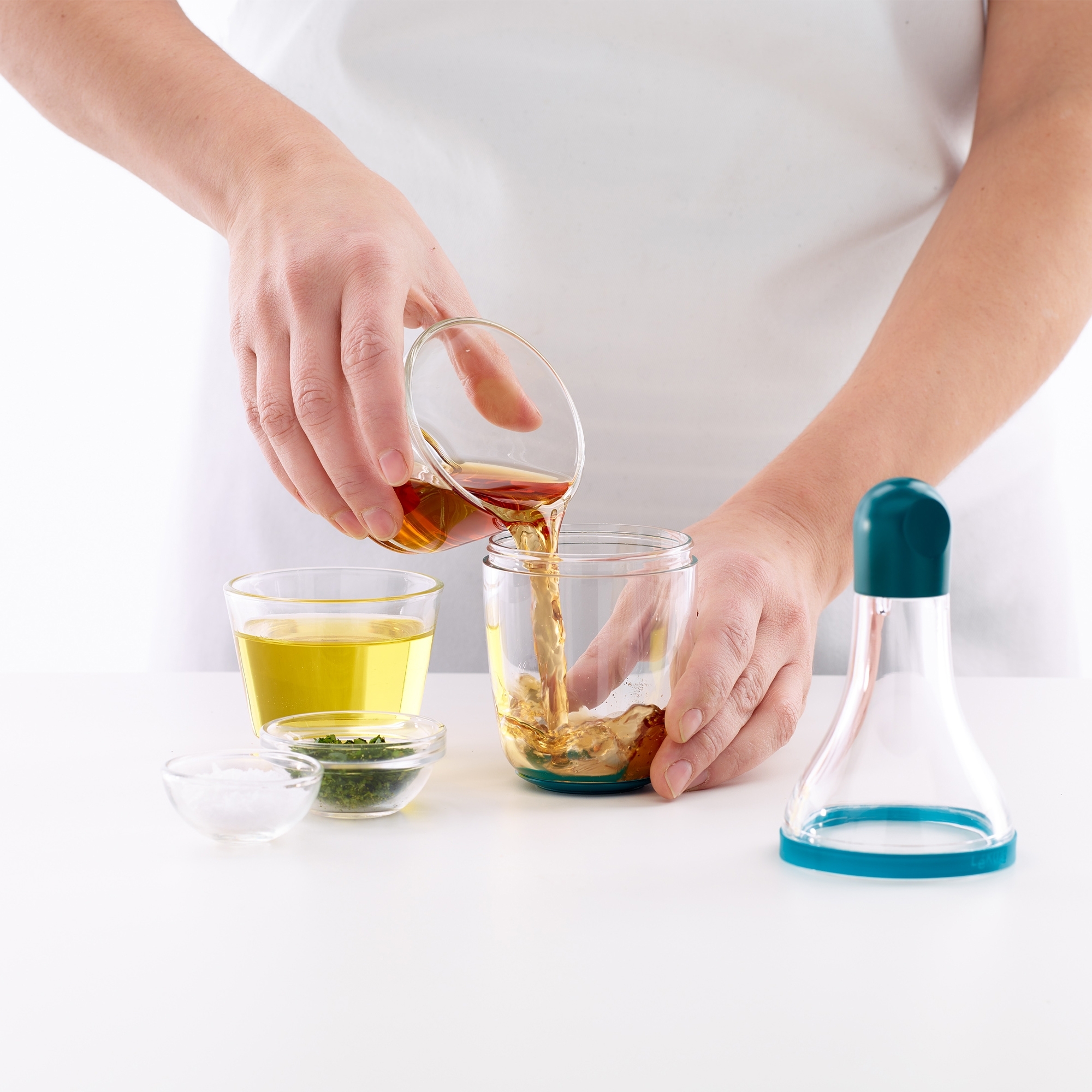 Lékué - Dressing Shaker, red