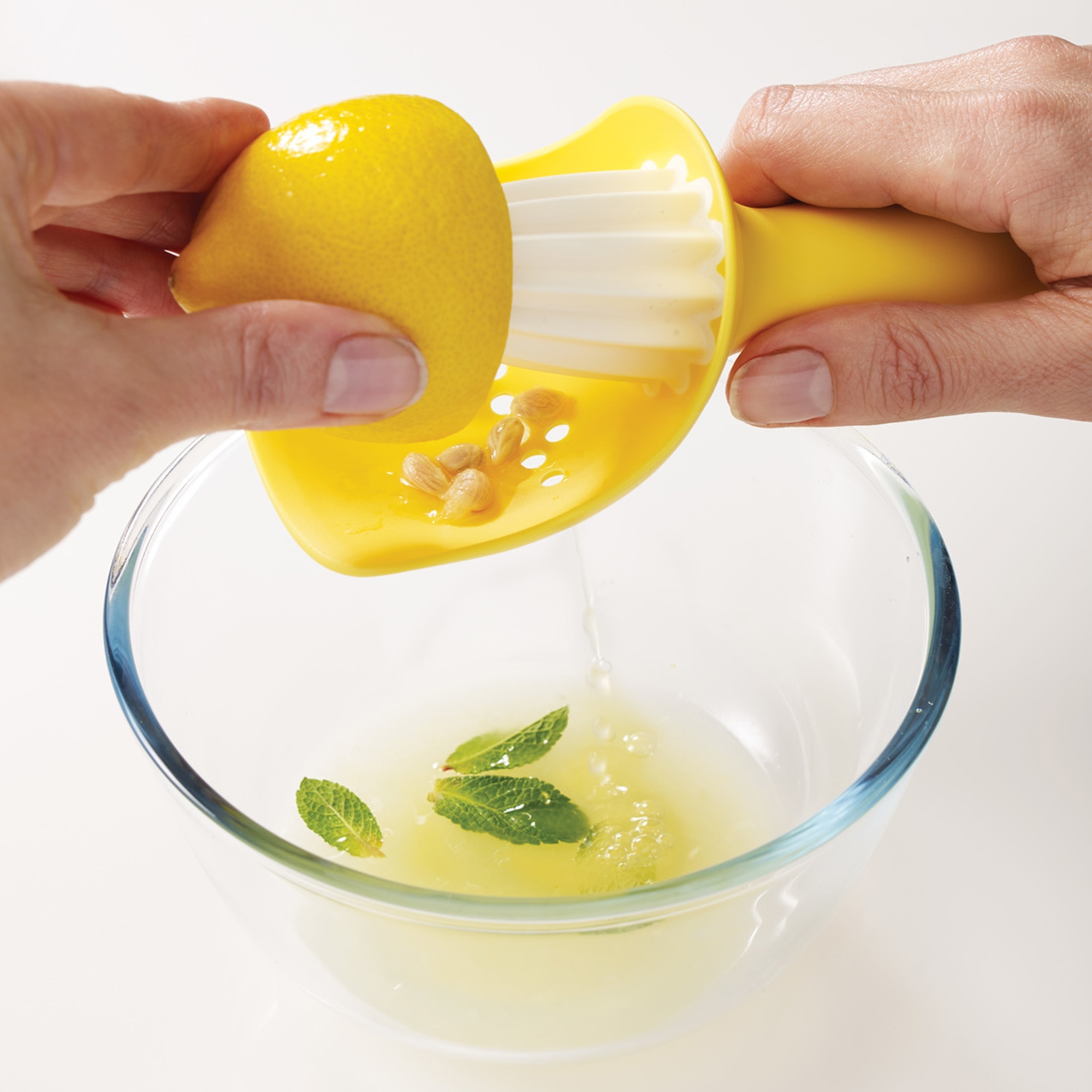 Joseph Joseph - Catcher™ Lemon Squeezer Joseph Joseph - Catcher™ Lemon Squeezer
