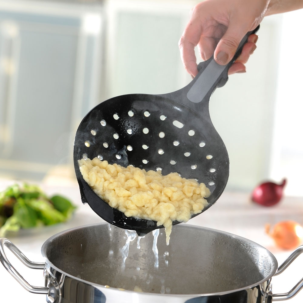 Gefu - Spätzlelöffel mit Schaber Gefu - Spätzlelöffel mit Schaber