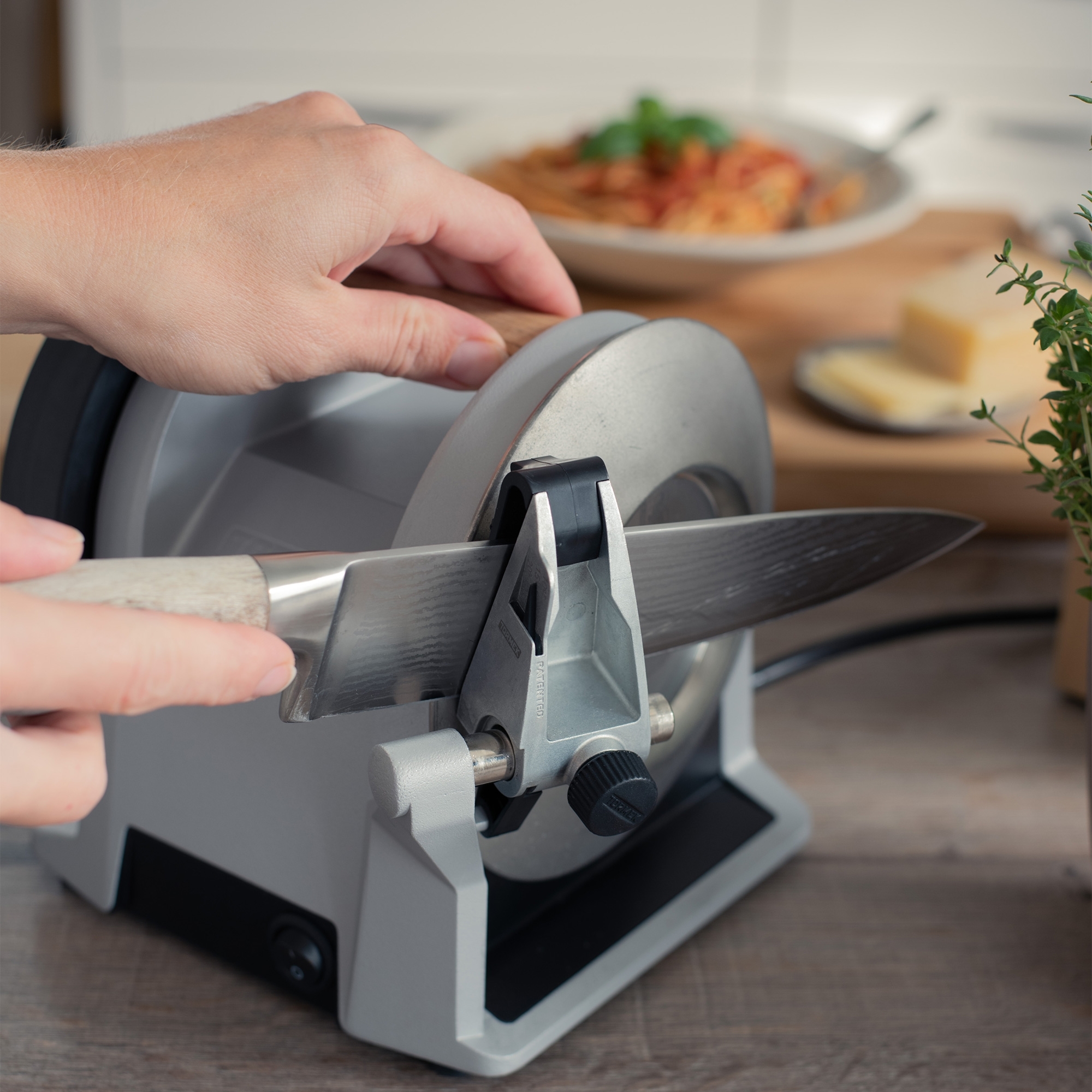 Tormek – Elektrischer Messerschärfer T-1 Kitchen Knife Sharpener Zinc Gray Tormek – Elektrischer Messerschärfer T-1 Kitchen Knife Sharpener Zinc Gray