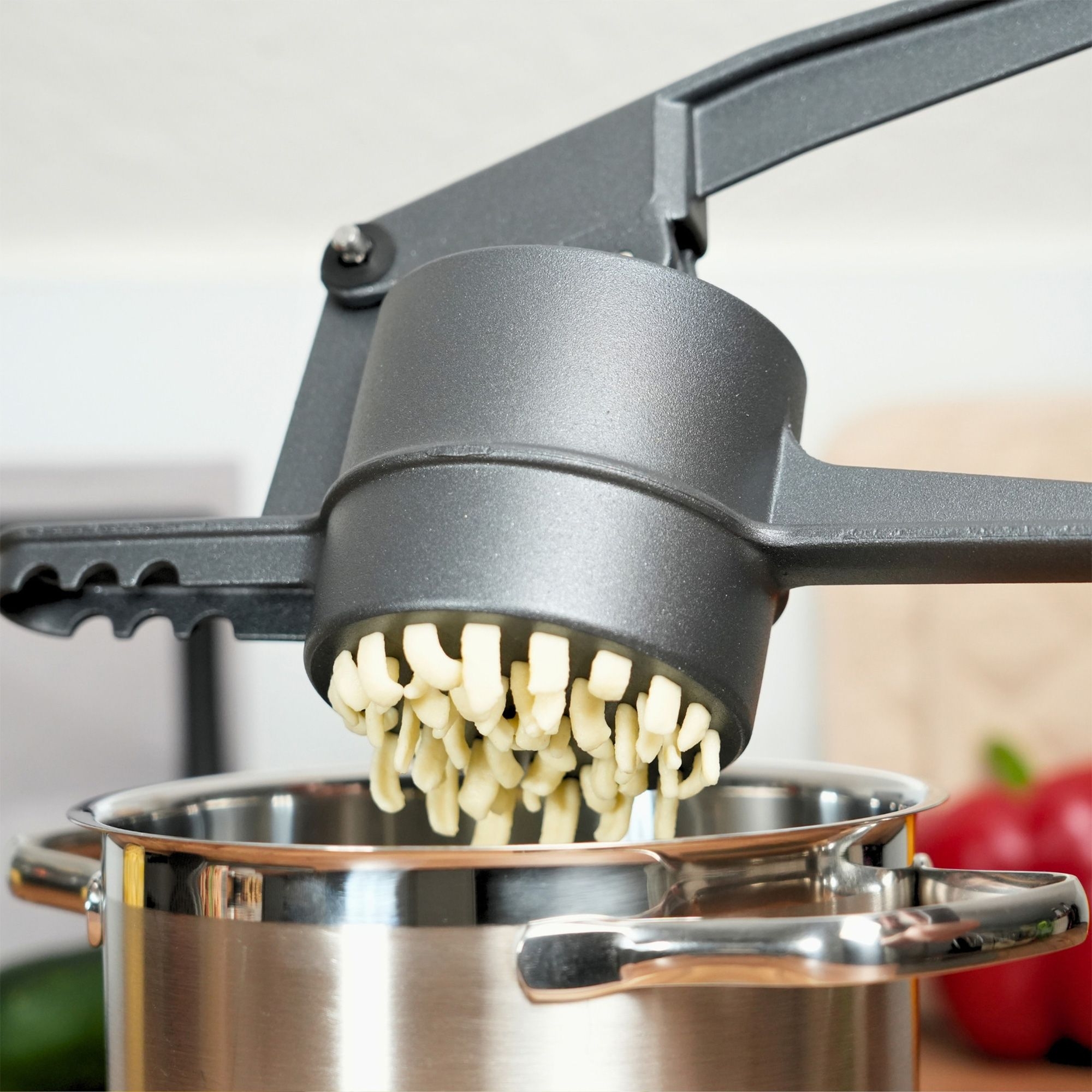 Westmark - Spätzle/Potato press »Spätzlechef«, Spätzle hole, Black Edition