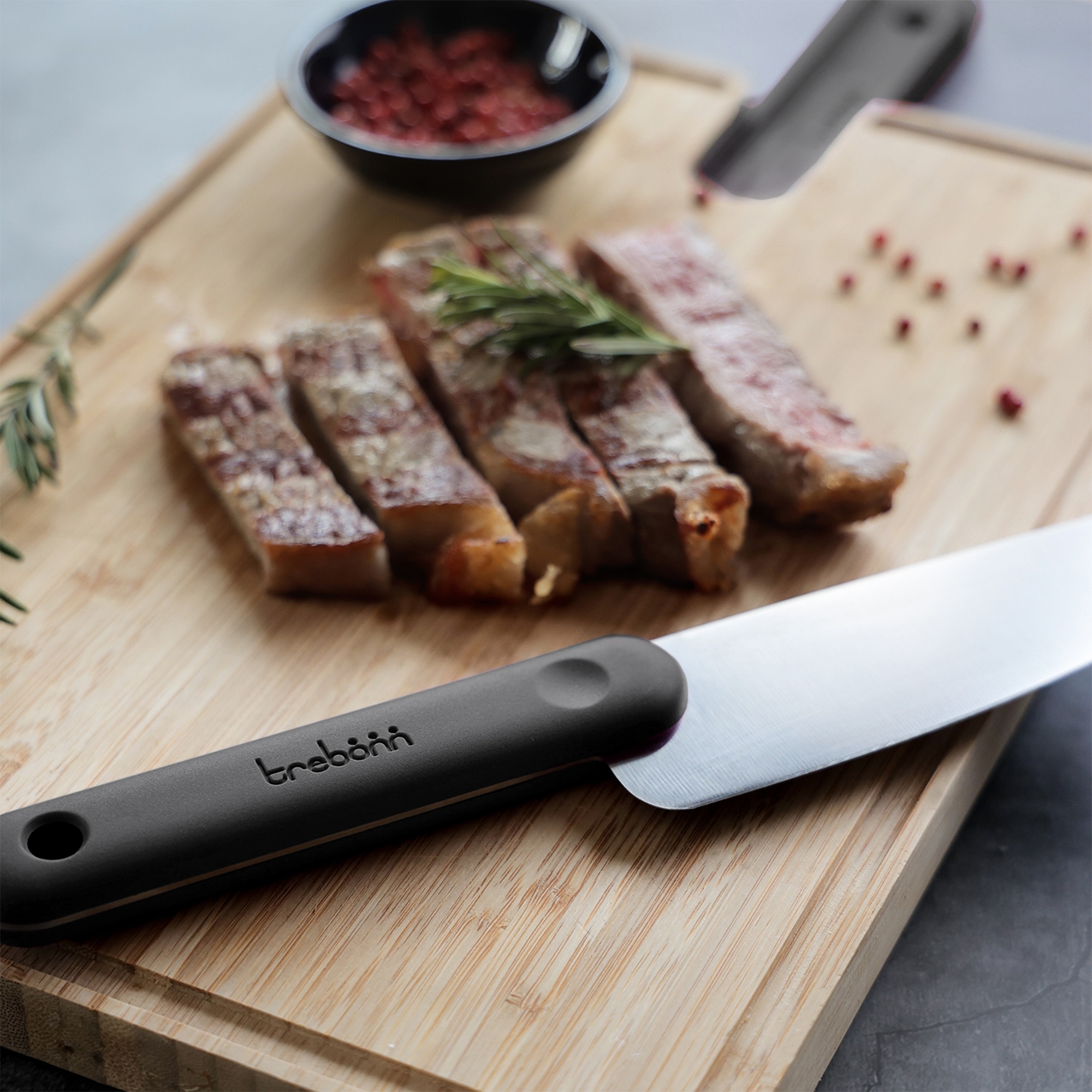 Simple Trebbi chef’s knife before sliced steak