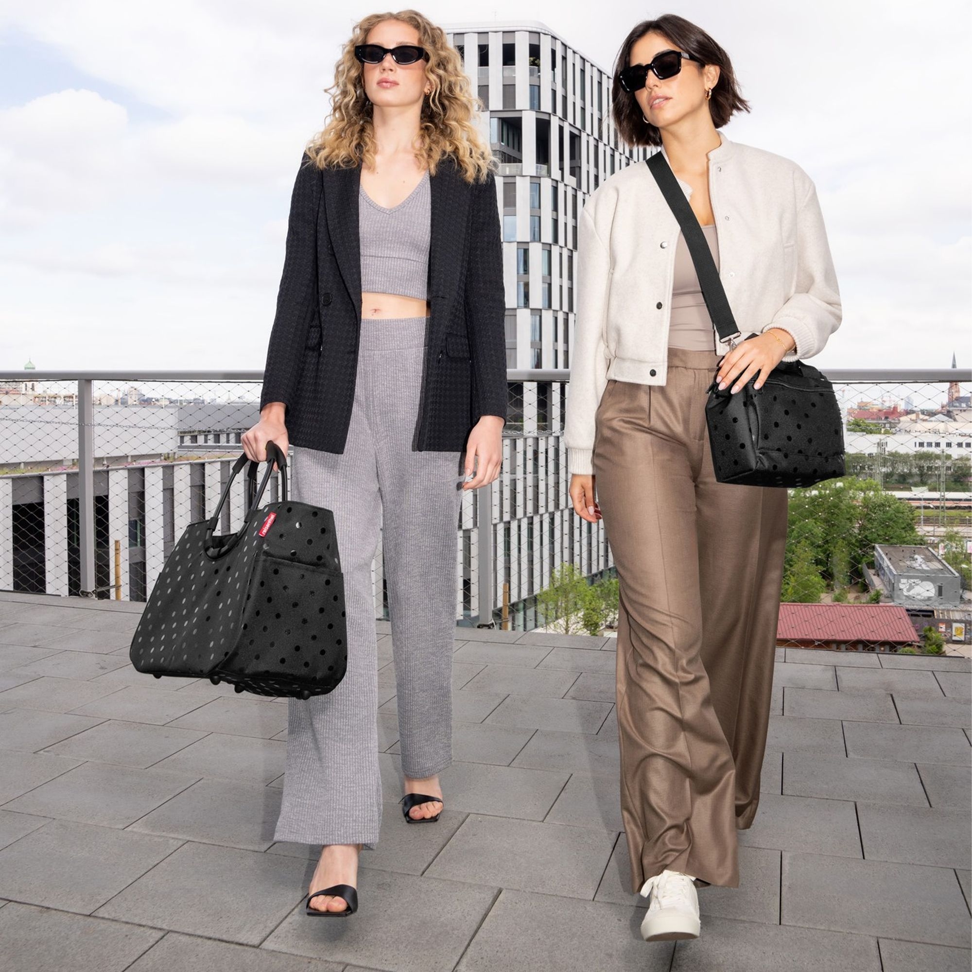 reisenthel - allrounder cross - glossy dots black reisenthel - allrounder cross - glossy dots black