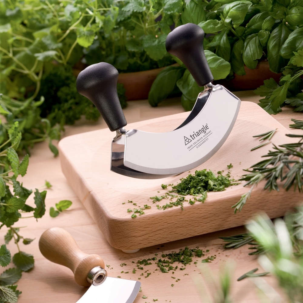 Doppelt geführtes Triangle Wiegemesser auf Kräuterbrett