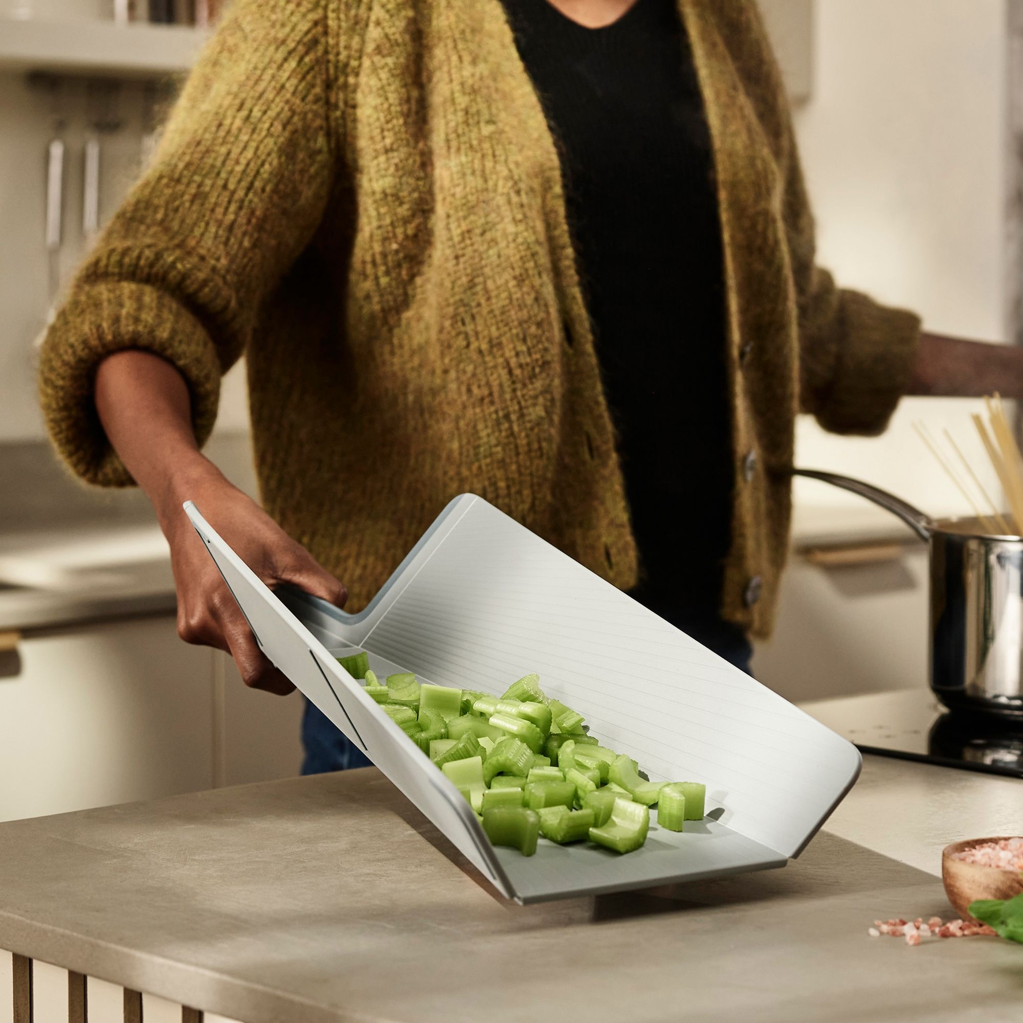 Joseph Joseph - Chop2Pot™ Plus - Foldable Chopping Board Joseph Joseph - Chop2Pot™ Plus - Foldable Chopping Board