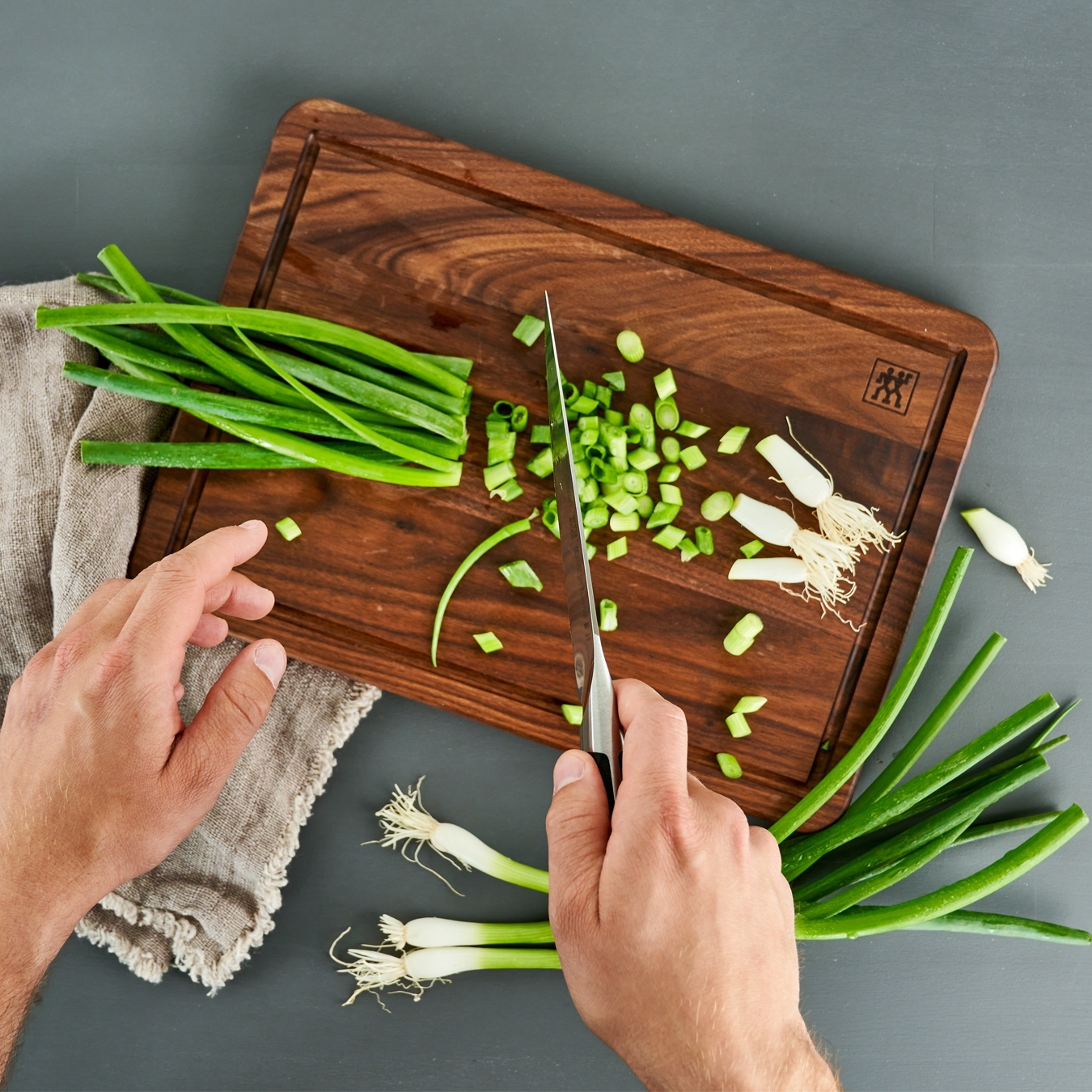 Zwilling - Cutting board 35 cm x 25 cm, walnut